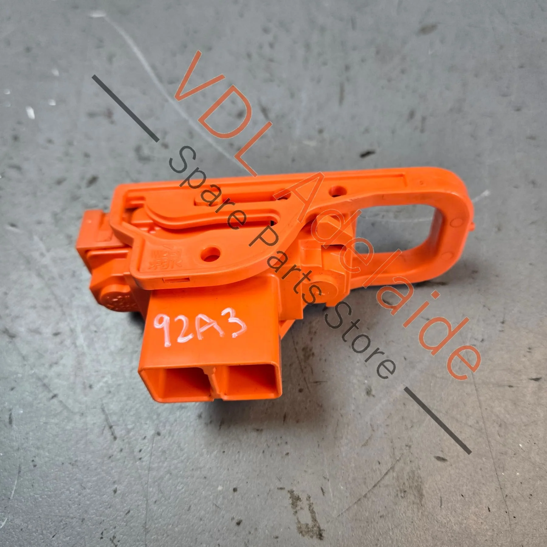 Porsche Cayenne Panamera Hybrid Maintenance Connector Fuse 95861142300 7P0915423A