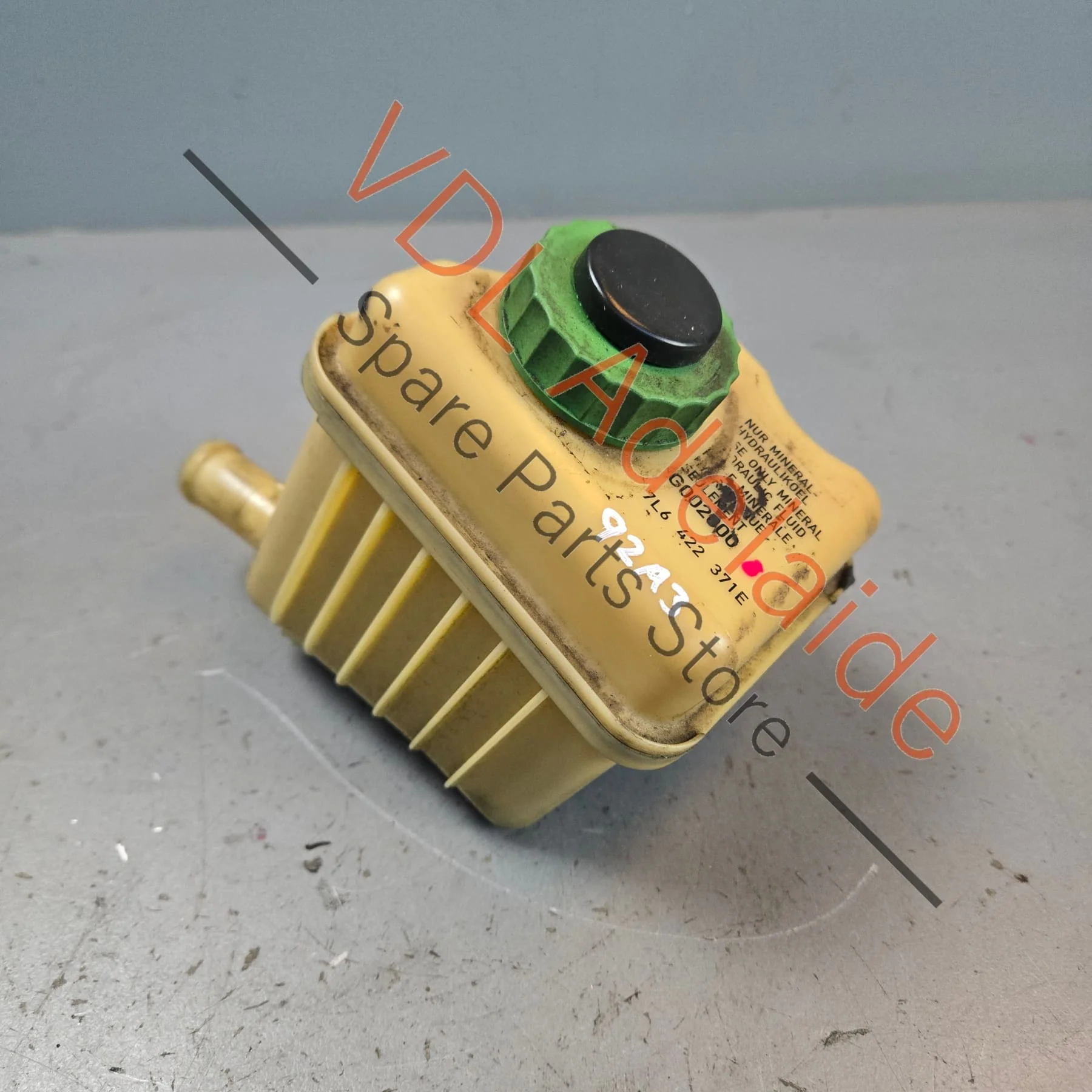 Porsche Cayenne Touareg Q7 Power Steering Fluid Reservoir Tank 95531401530 7L6422371E