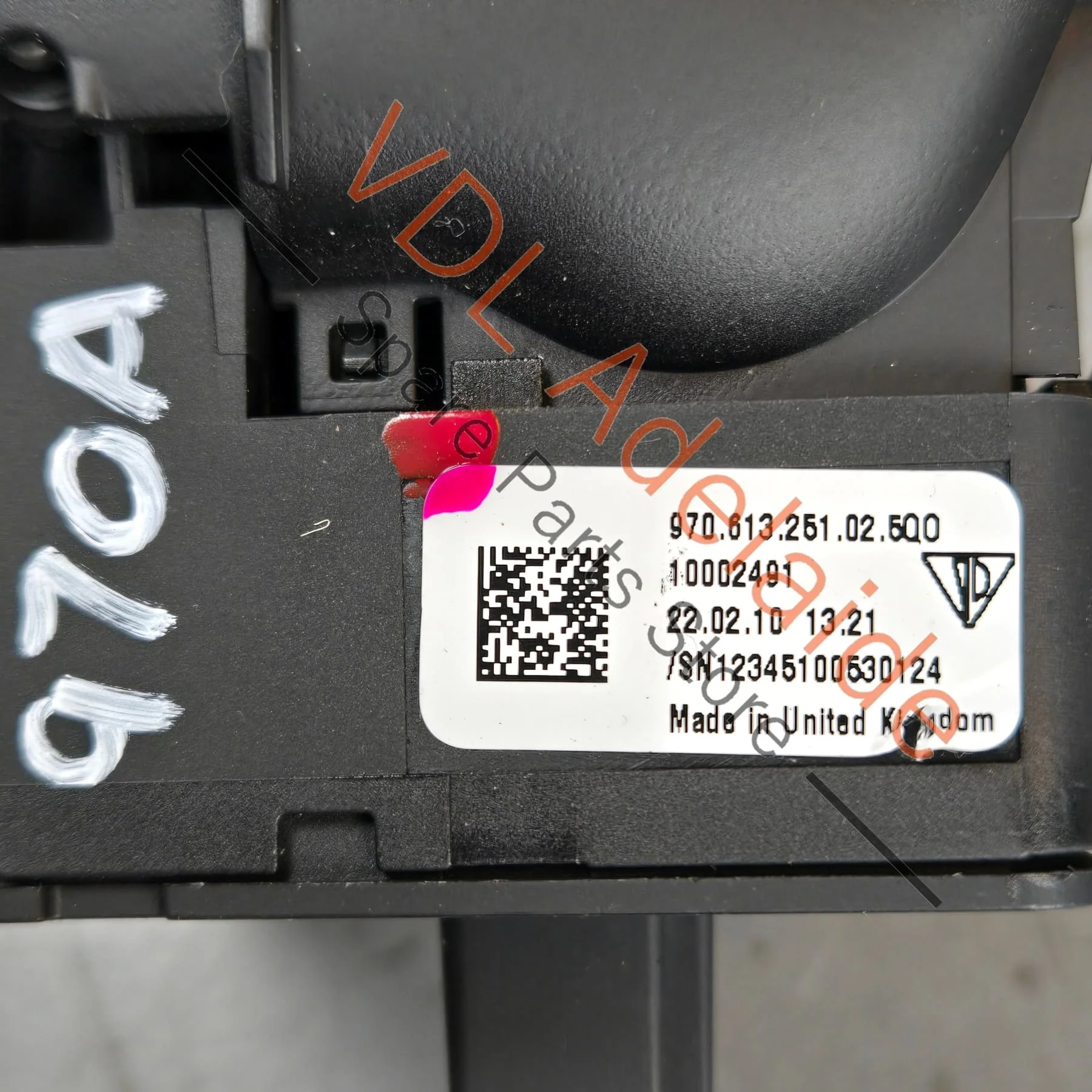 Porsche Panamera 970 Park Brake Switch Button 97061325103 5Q0 - Image 2
