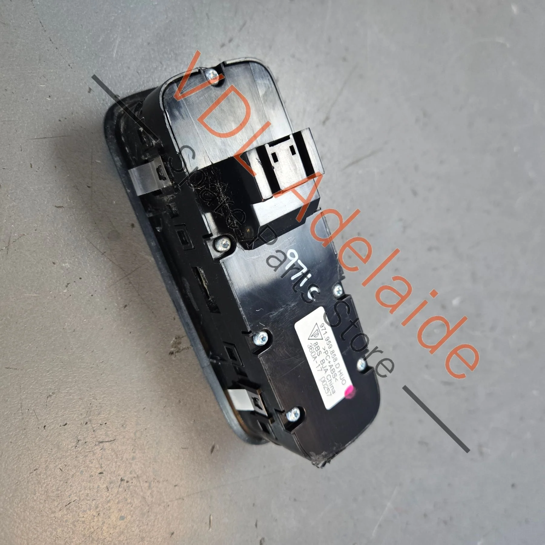 Porsche Cayenne Panamera Macan Drivers Door Window Switch 971959858D - Image 3