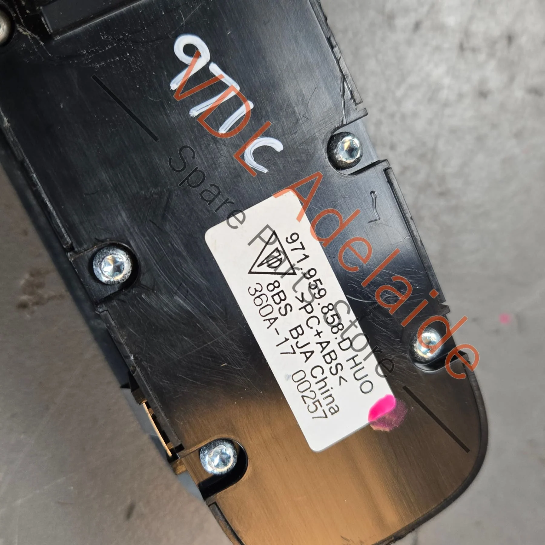 Porsche Cayenne Panamera Macan Drivers Door Window Switch 971959858D - Image 4