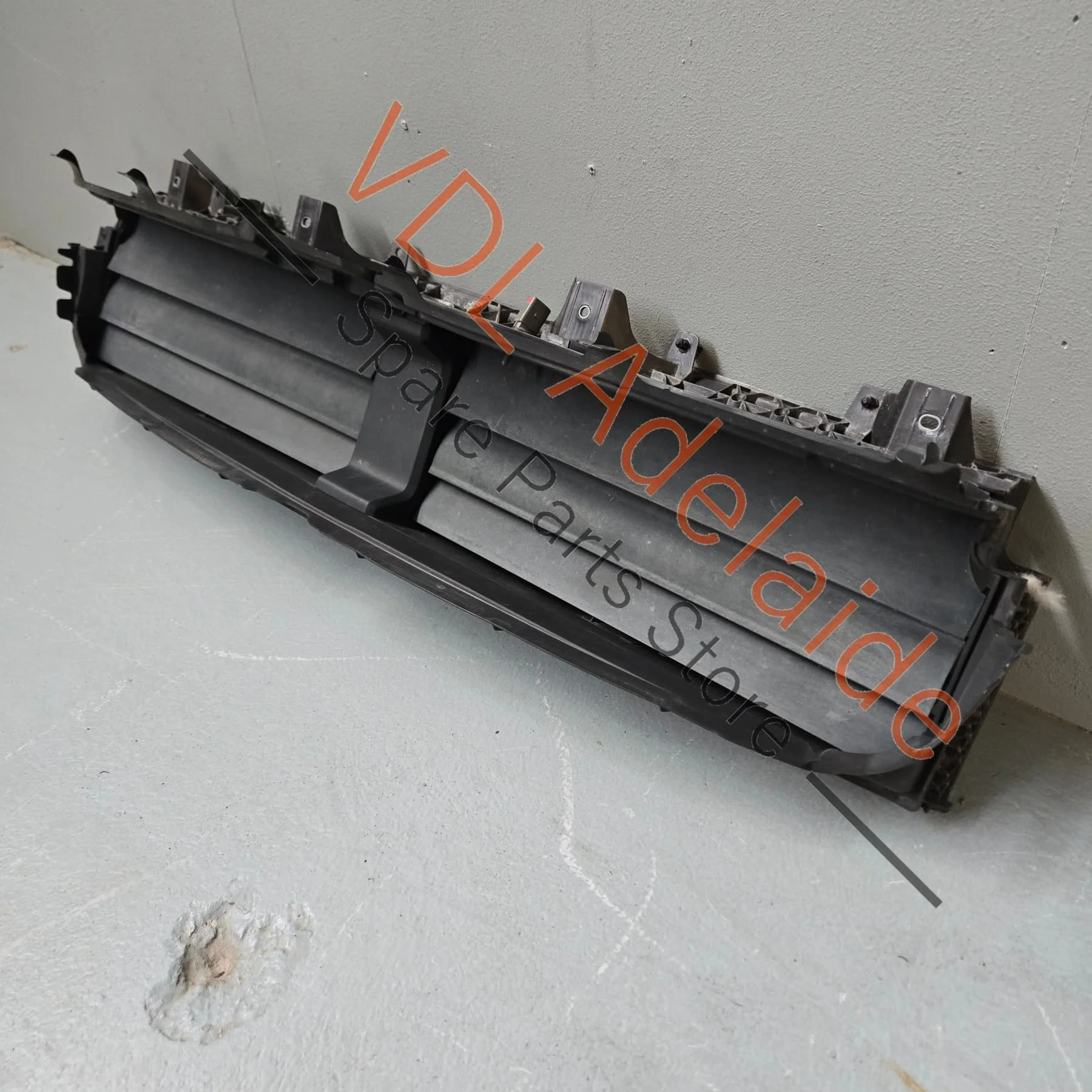 Porsche Panamera Radiator Vent Flap with Servomotor 95B965501AA 971121257B