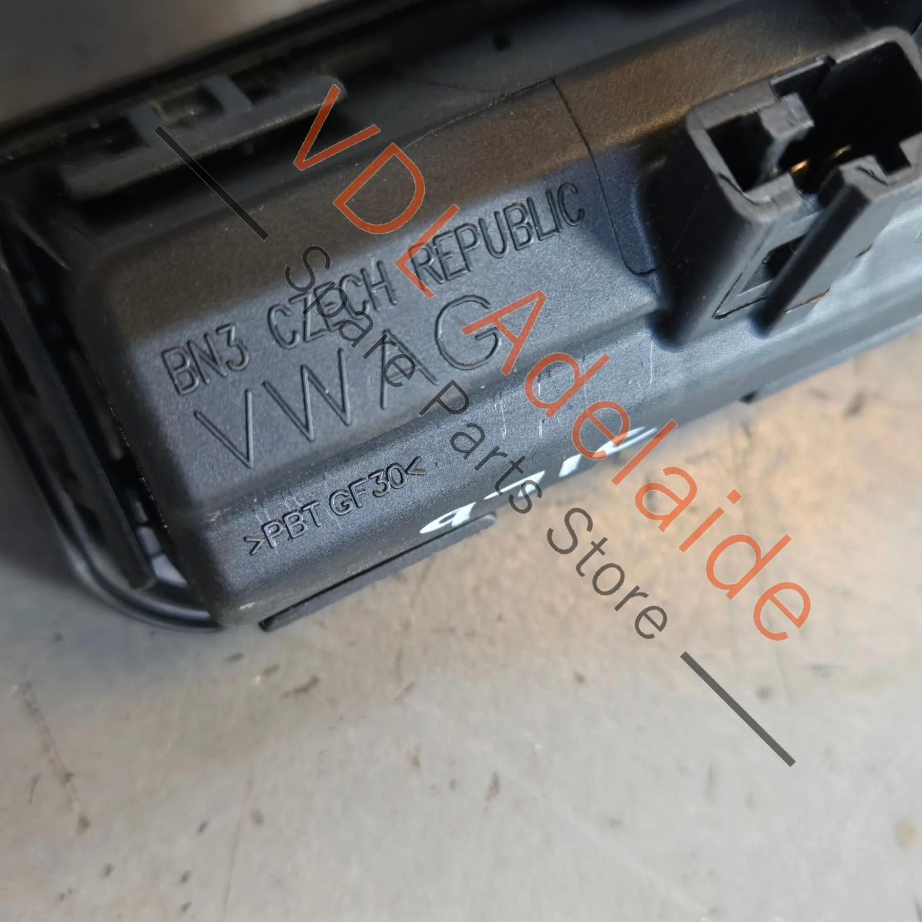 Genuine Audi Q5 Cupra Ateca Rear View Camera & Trunk Boot Release Button 8W8827566C - Image 5