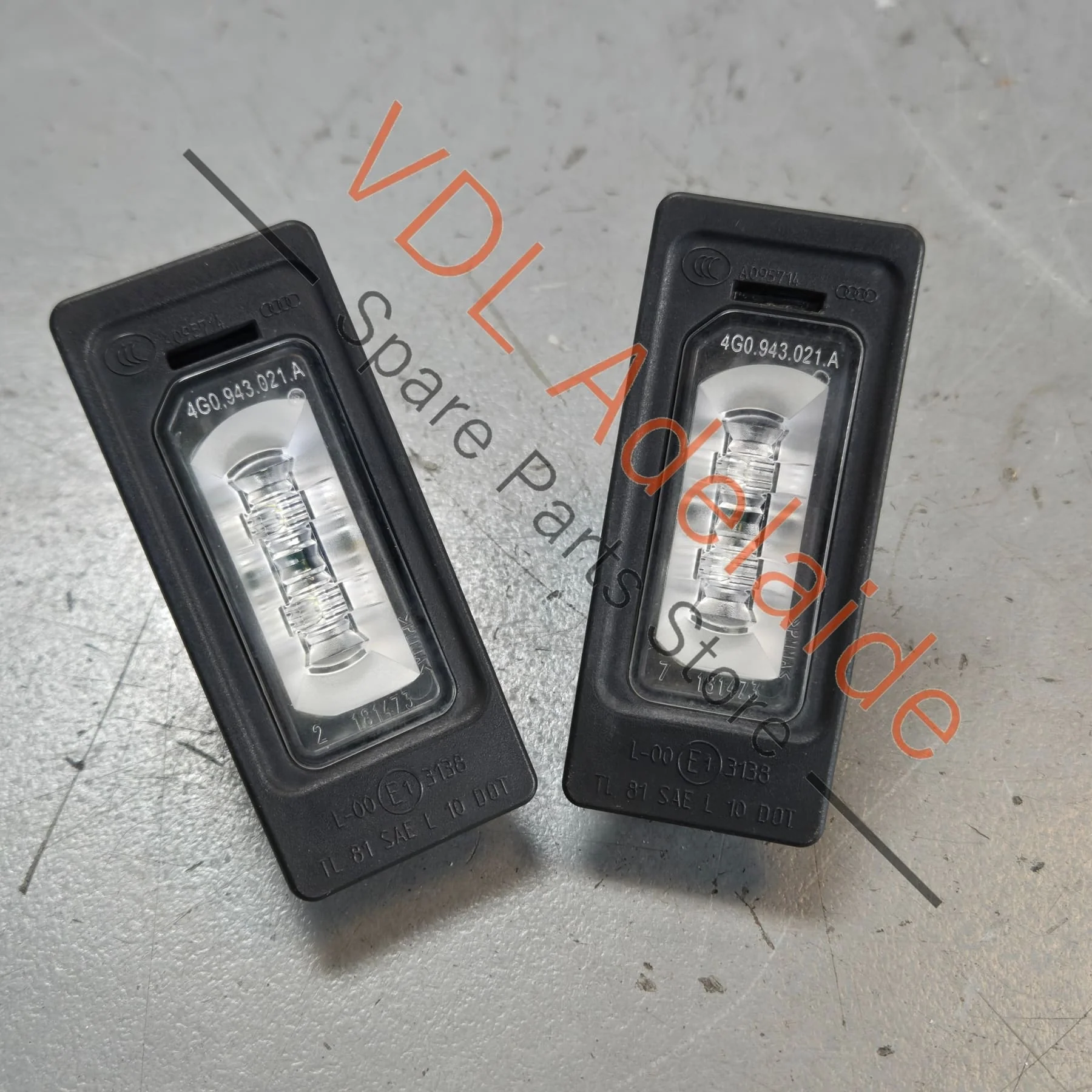 Porsche Audi Volkswagen Pair of Licence Plate Light 4G0943021A 95863162010 95863162011