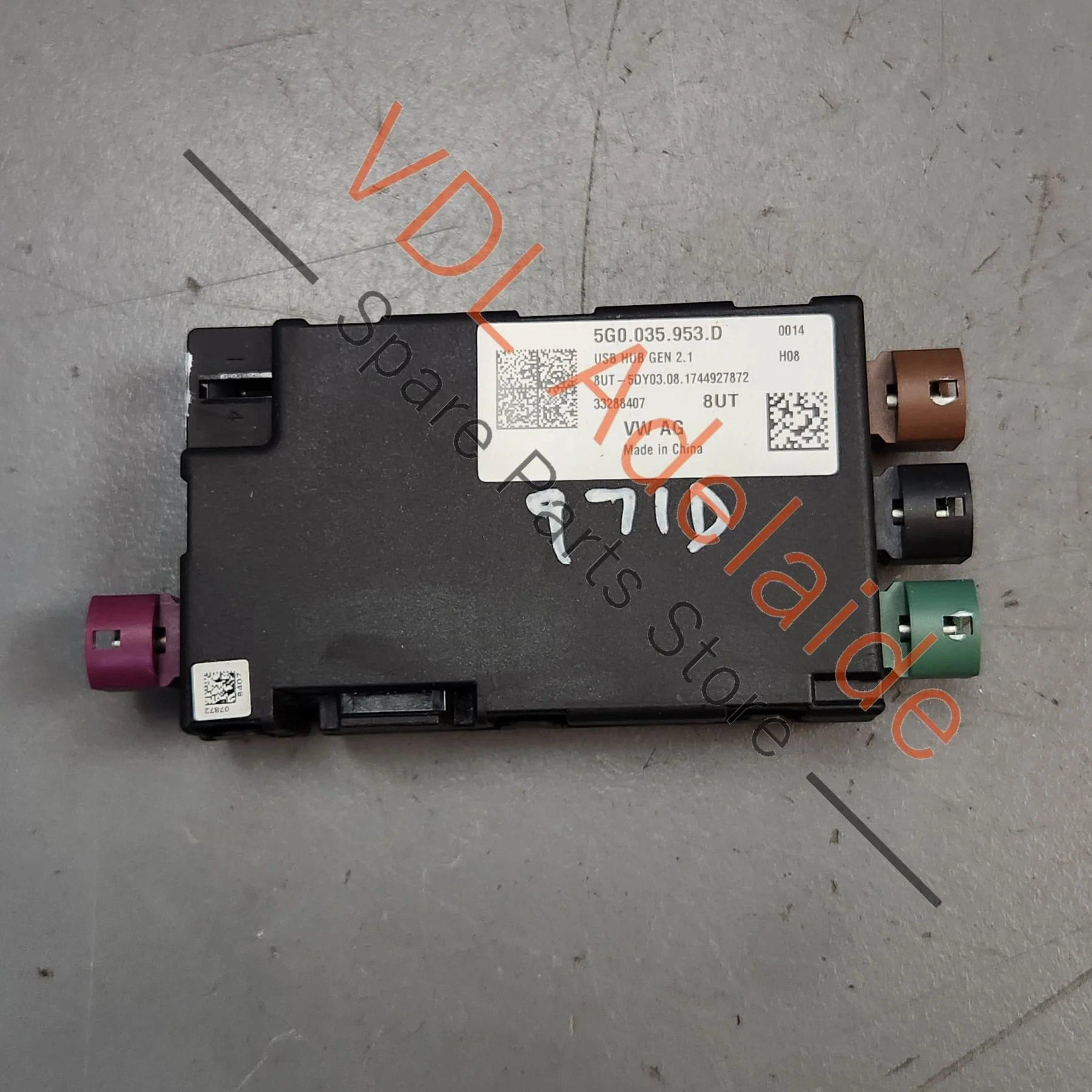 Porsche Audi Volkswagen USB Hub 5G0035953D - Image 2
