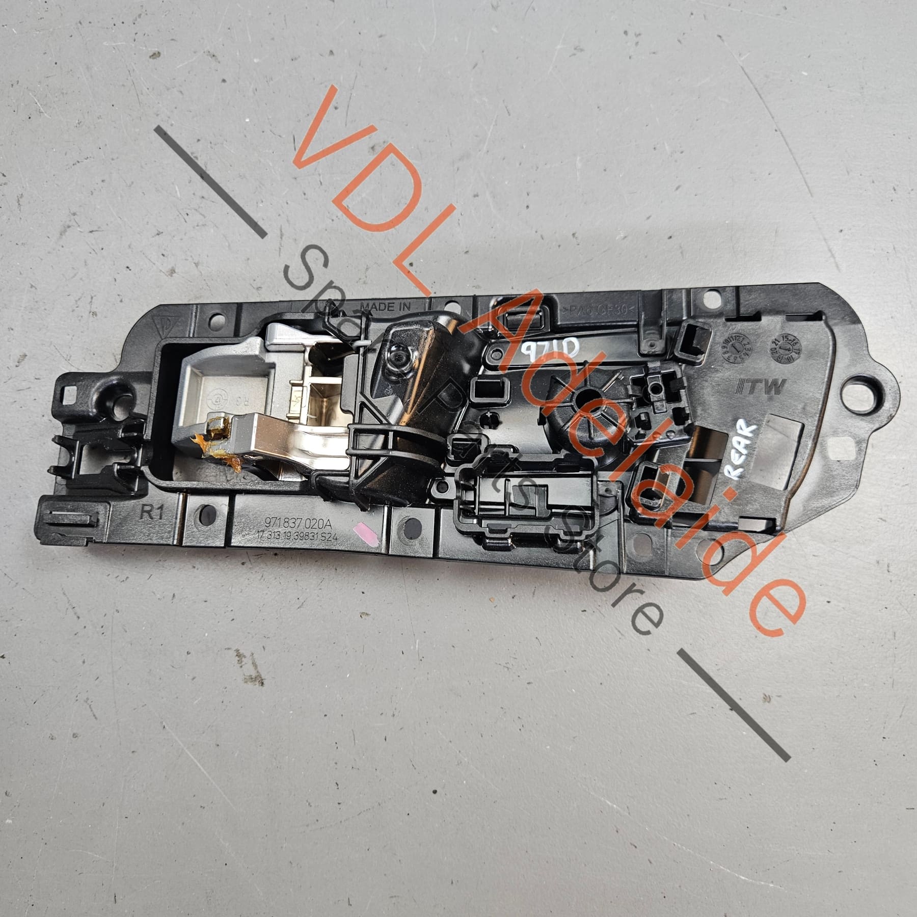 Porsche Panamera Right Side Interior Door Handle Pull Actuator w Trim 971837020C CZO suits front or rear - Image 3