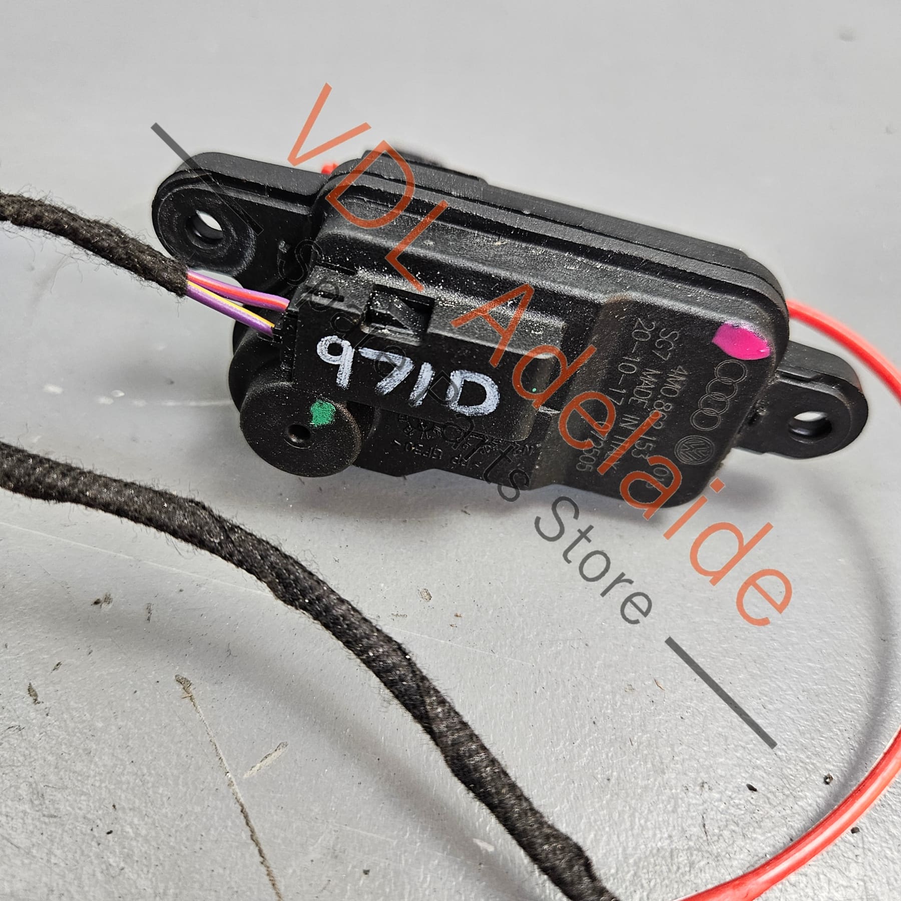 Porsche Panamera Fuel Filler Flap Actuator 4M0862153 - Image 3