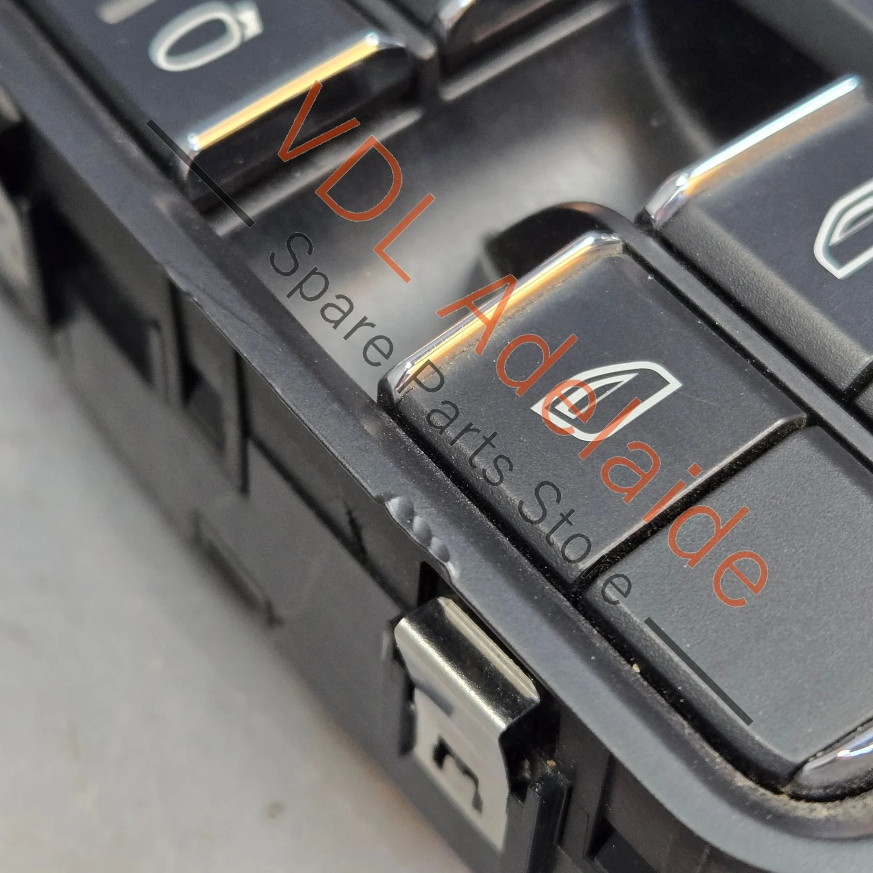 Genuine OEM Porsche Cayman Boxster 911 Drivers Door Power Window Switch 99161315102 DML - Image 4