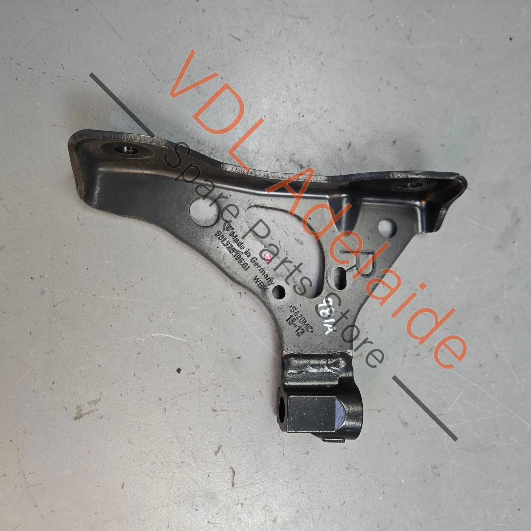 Porsche Cayman Boxster Right Side Engine Mount Bracket 98137519600