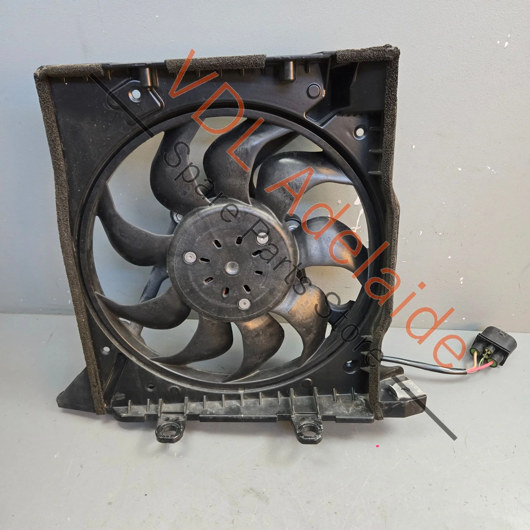 Porsche Cayman Boxster 911 Front Right Radiator Cooling Fan & Bracket 99110615602 99162493903
