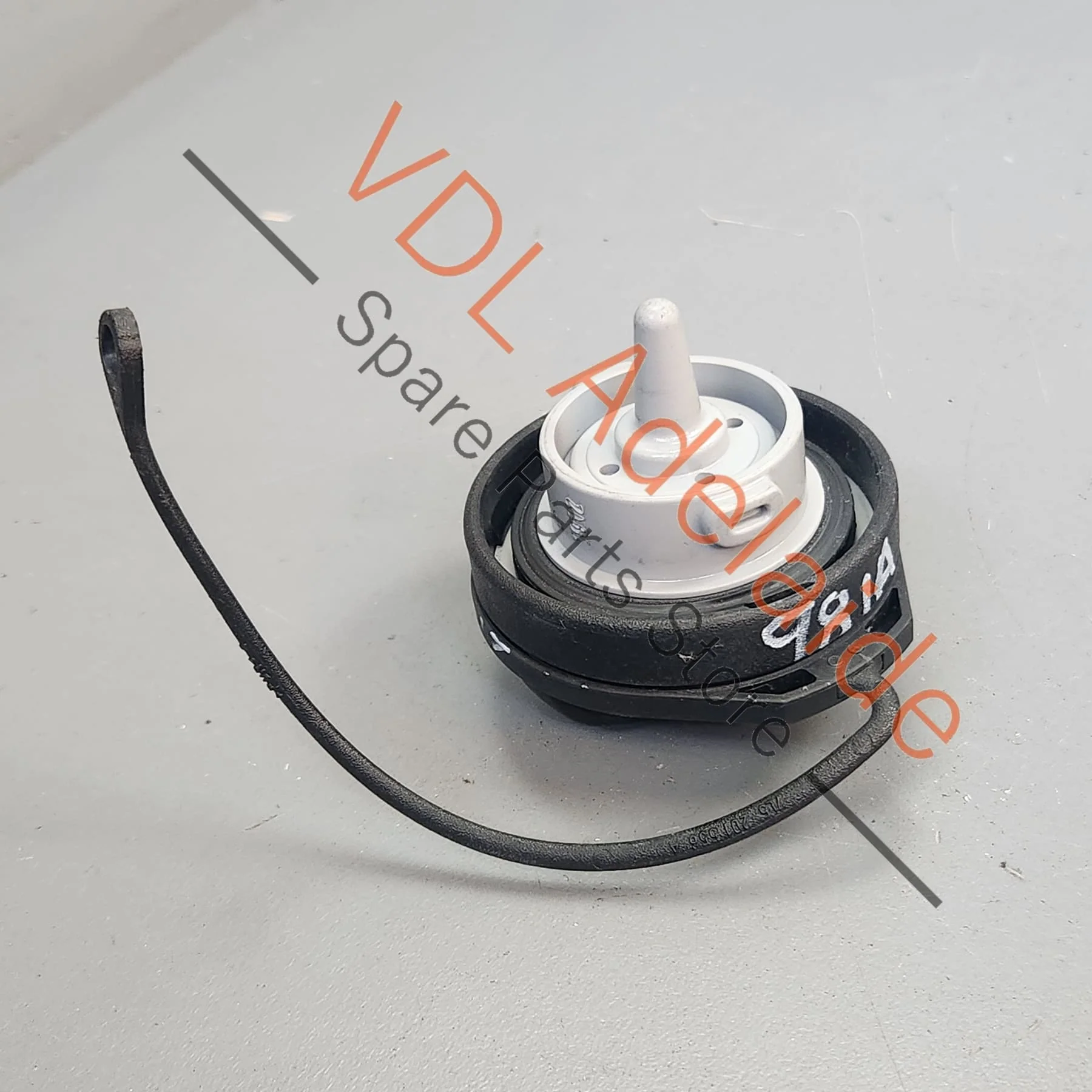 Porsche Boxster Cayman 911 Fuel Gas Cap with Strap 99120124101 - Image 2