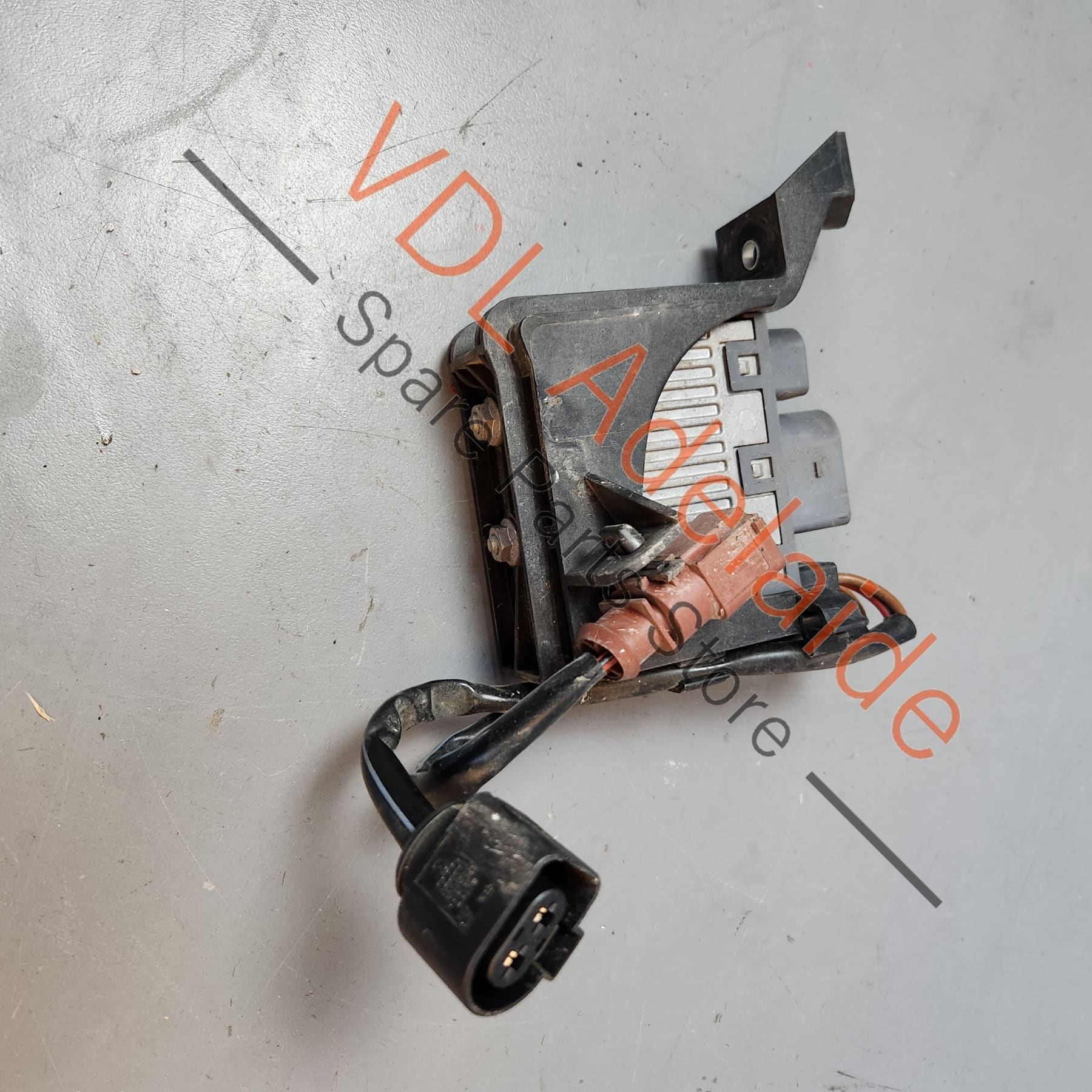 Engine Cooling Fan Control Unit 99761843603 - Image 6