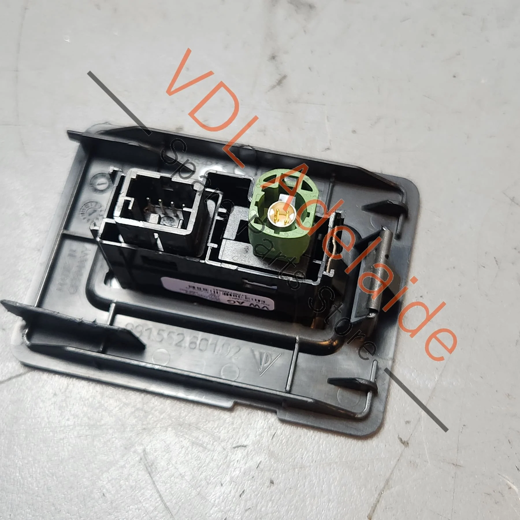 Porsche 911 Glovebox Mounted Multimedia Interface USB & AUX IN 9A764222200 99155260102 1E0 - Image 2
