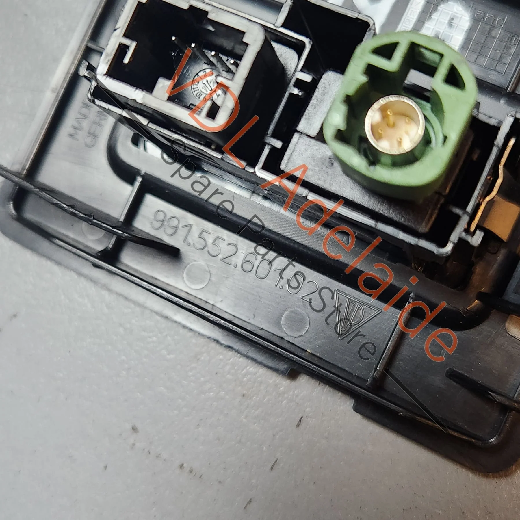 Porsche 911 Glovebox Mounted Multimedia Interface USB & AUX IN 9A764222200 99155260102 1E0 - Image 5