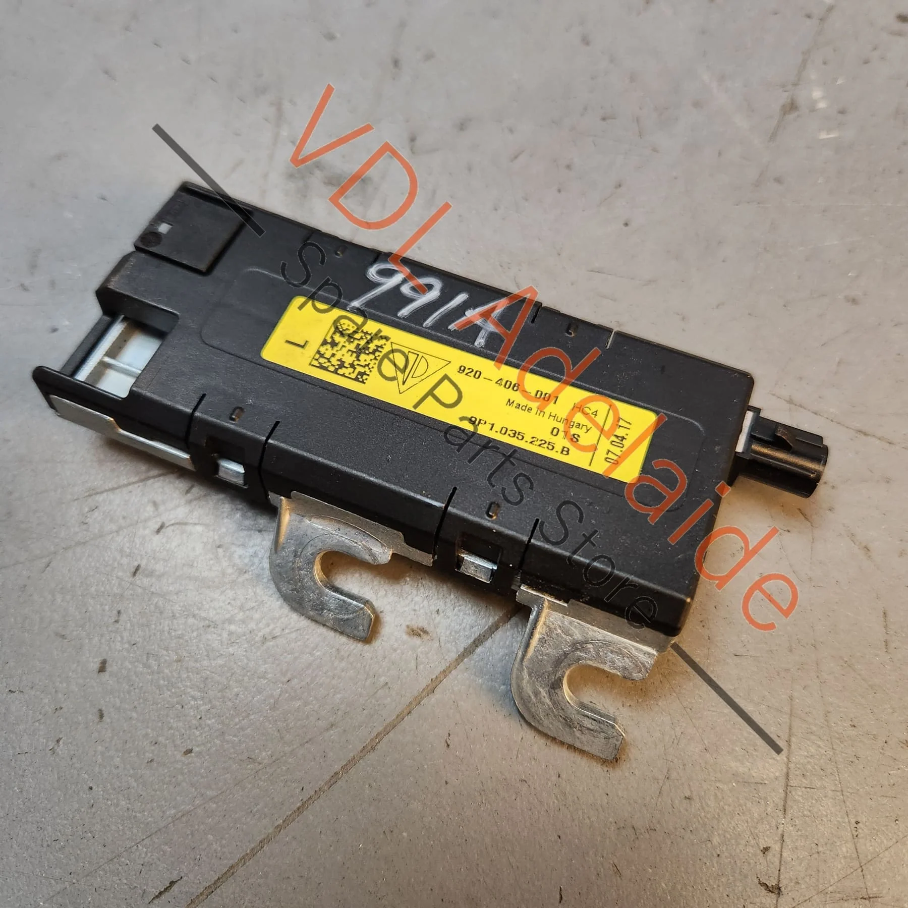 Porsche 911 991 Left A Pillar Windscreen Antenna Amplifier 9P1035225B