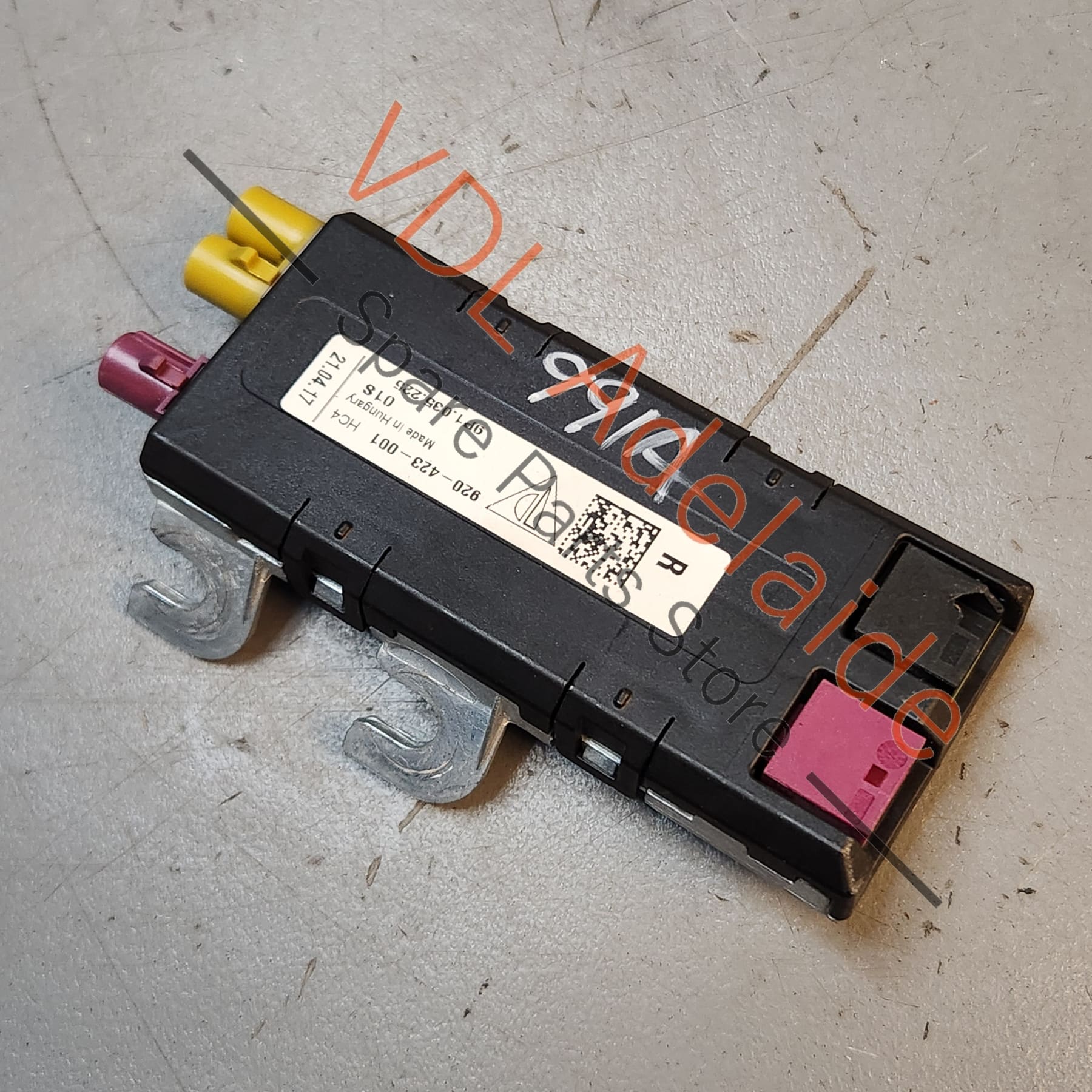 Porsche 911 991 Right A Pillar Windscreen Antenna Amplifier 9P1035225