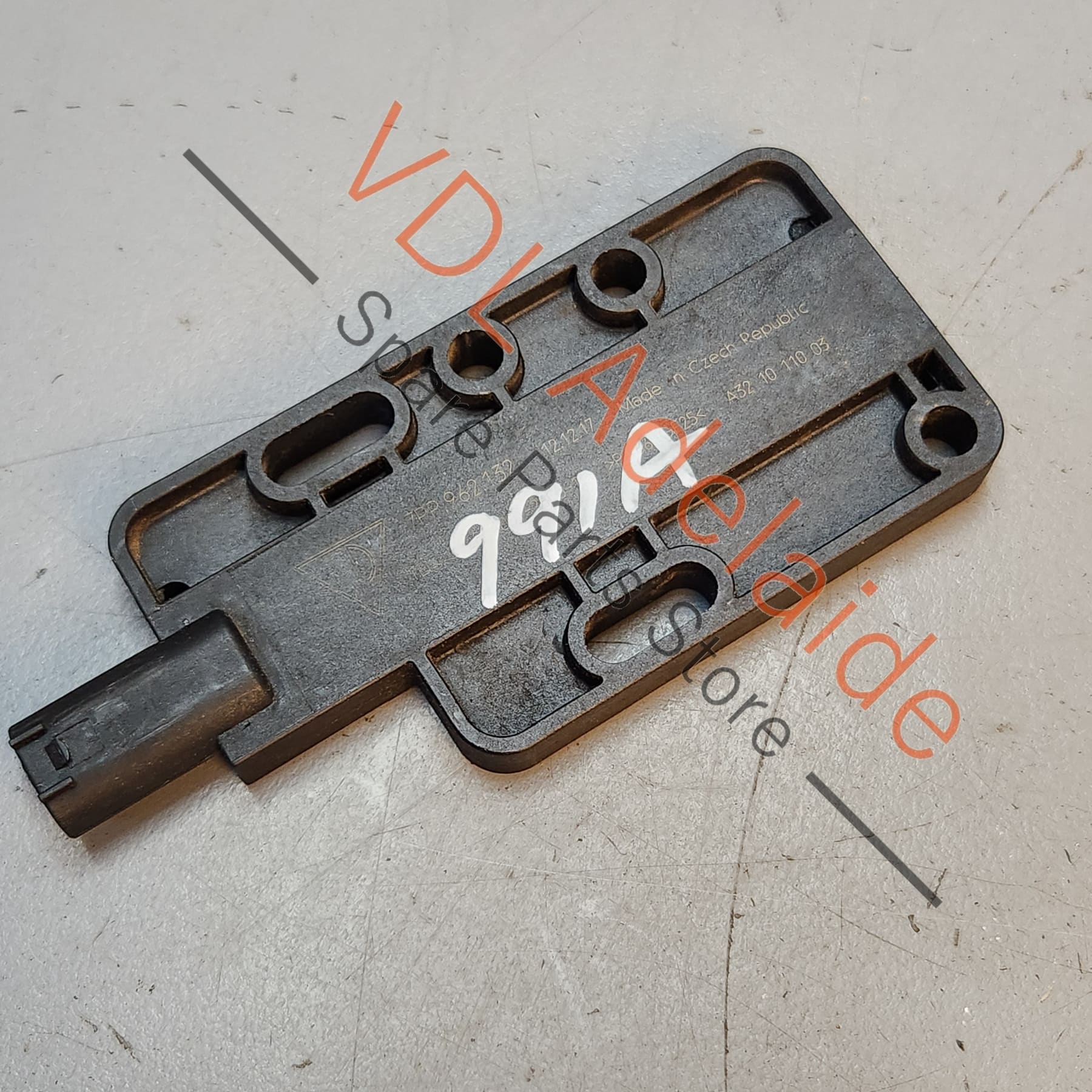 Porsche Outer Antenna Aerial Amplifier 7PP962132