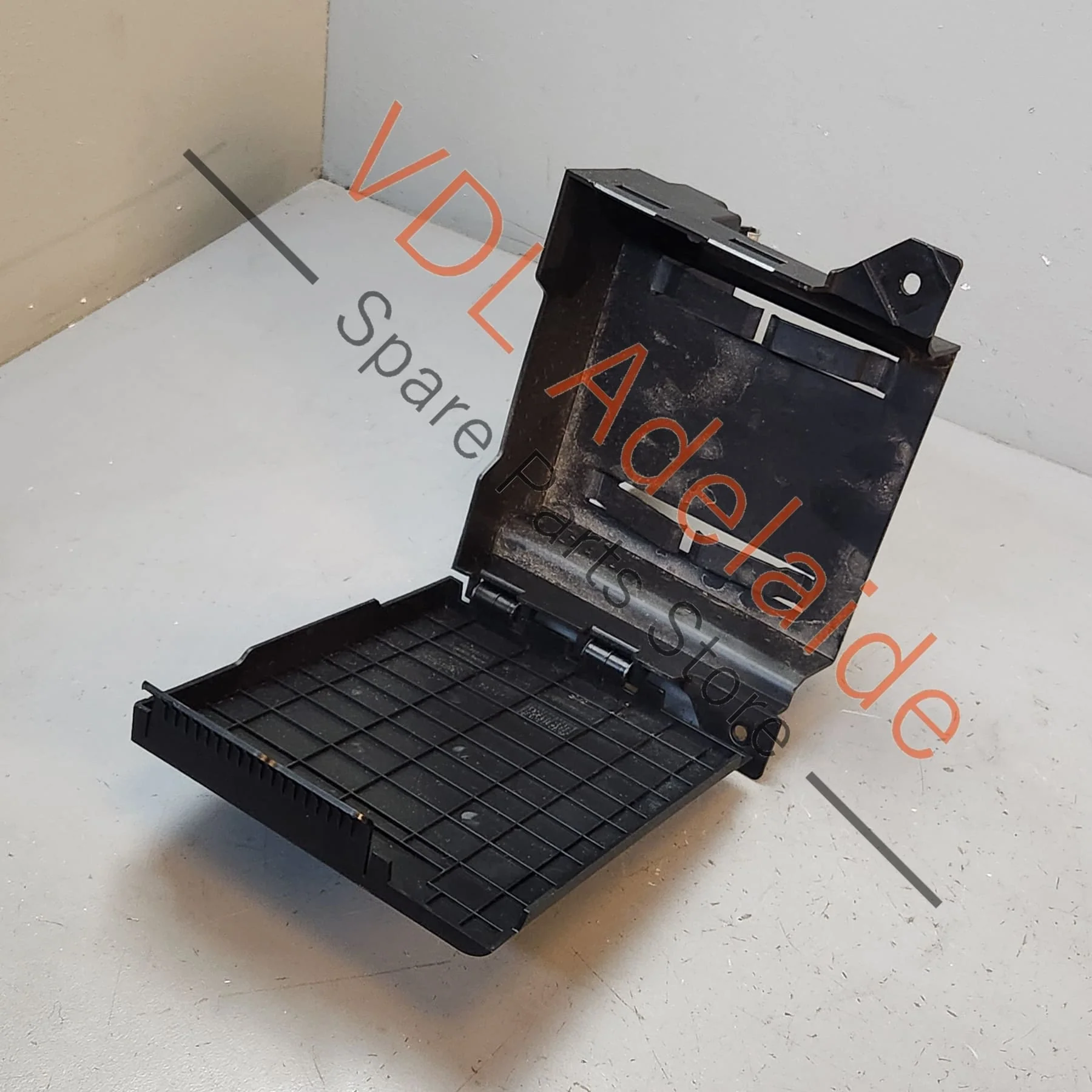 Porsche 911 Emergency Tyre Pump Storage Compartment Box 99155576503 - Image 3