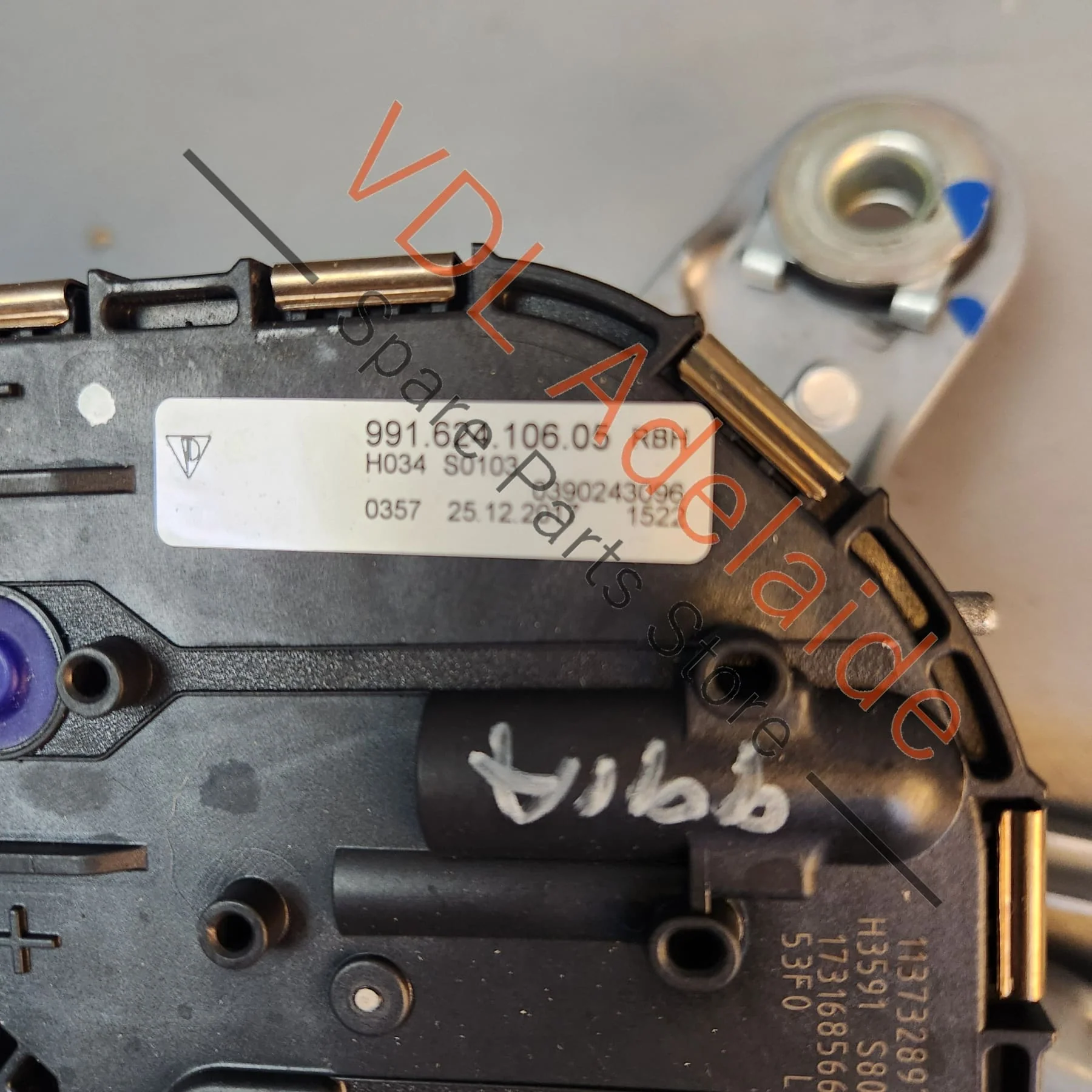 Porsche 911 Cayman Boxster RHD Windscreen Wiper Motor w Linkages 99162803606 - Image 5