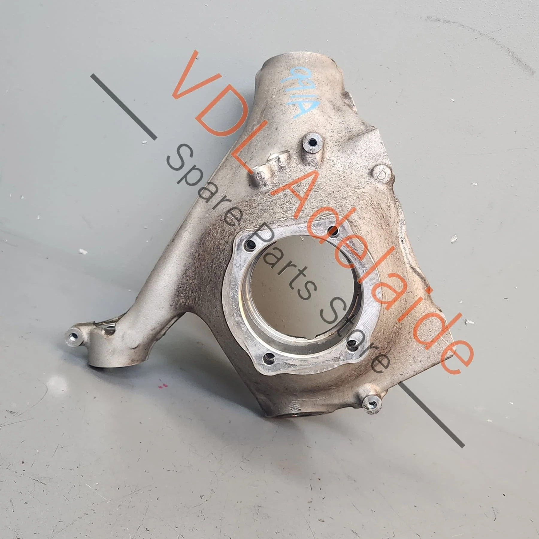 Porsche 911 Front Left Wheel Hub Knuckle Bearing Housing 99134115705 99134115706 99134165706