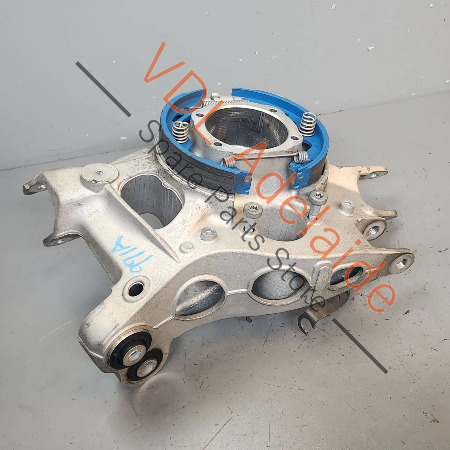 Porsche 911 Rear LHS Left Wheel Hub Bearing Carrier Housing 99133111133 99133111134