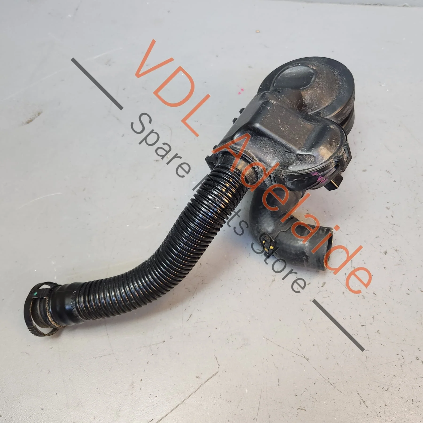 Porsche 911 Right Side Engine Air Pipe with Diaphram - Image 5