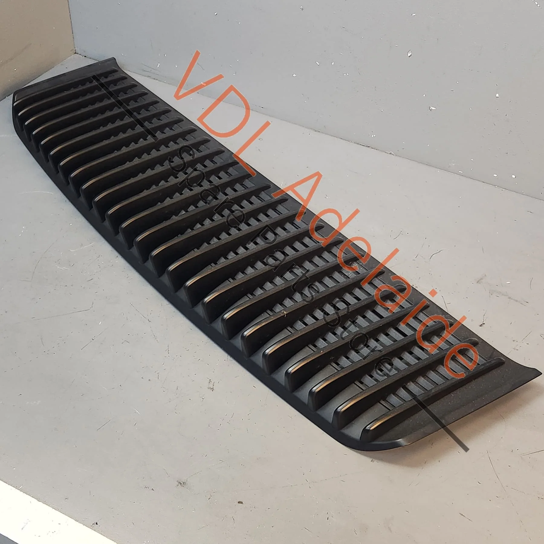 Porsche 911 991.2 GTS Rear Deck Lid Spoiler Ventilation Grill 99151233121 041 - Image 5