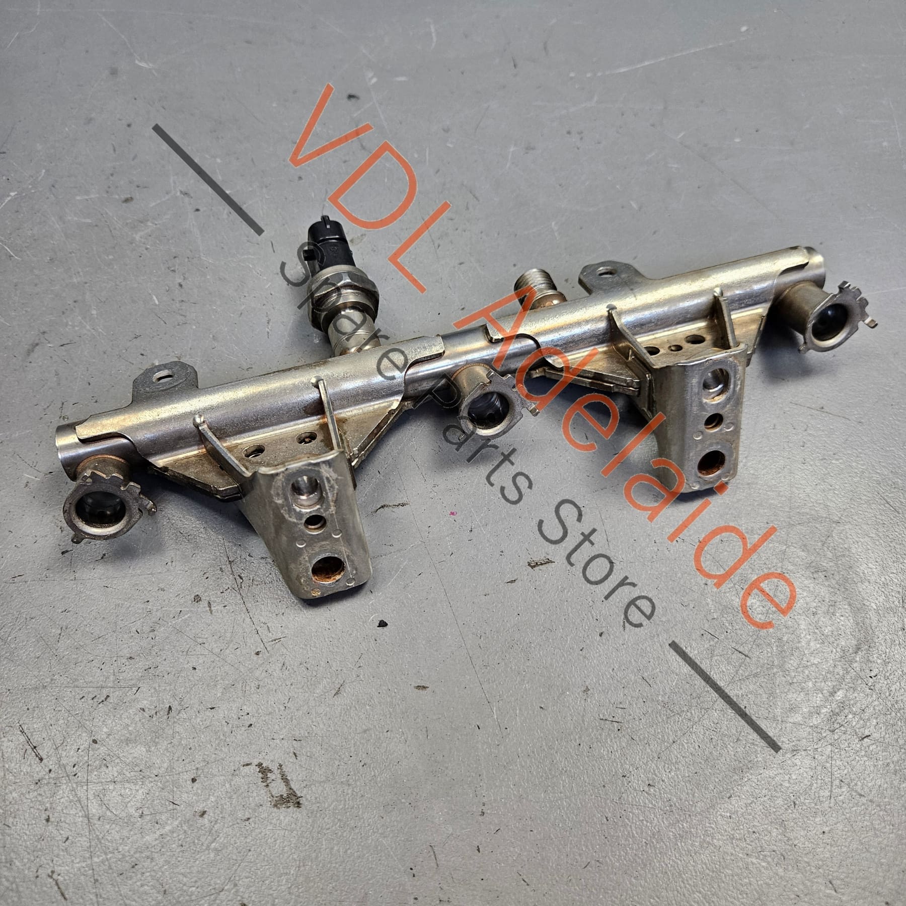 Porsche 911 Fuel Distribution Pipe & Pressure Sensor Cyls 4-6 9A111086004 94860623003 - Image 5