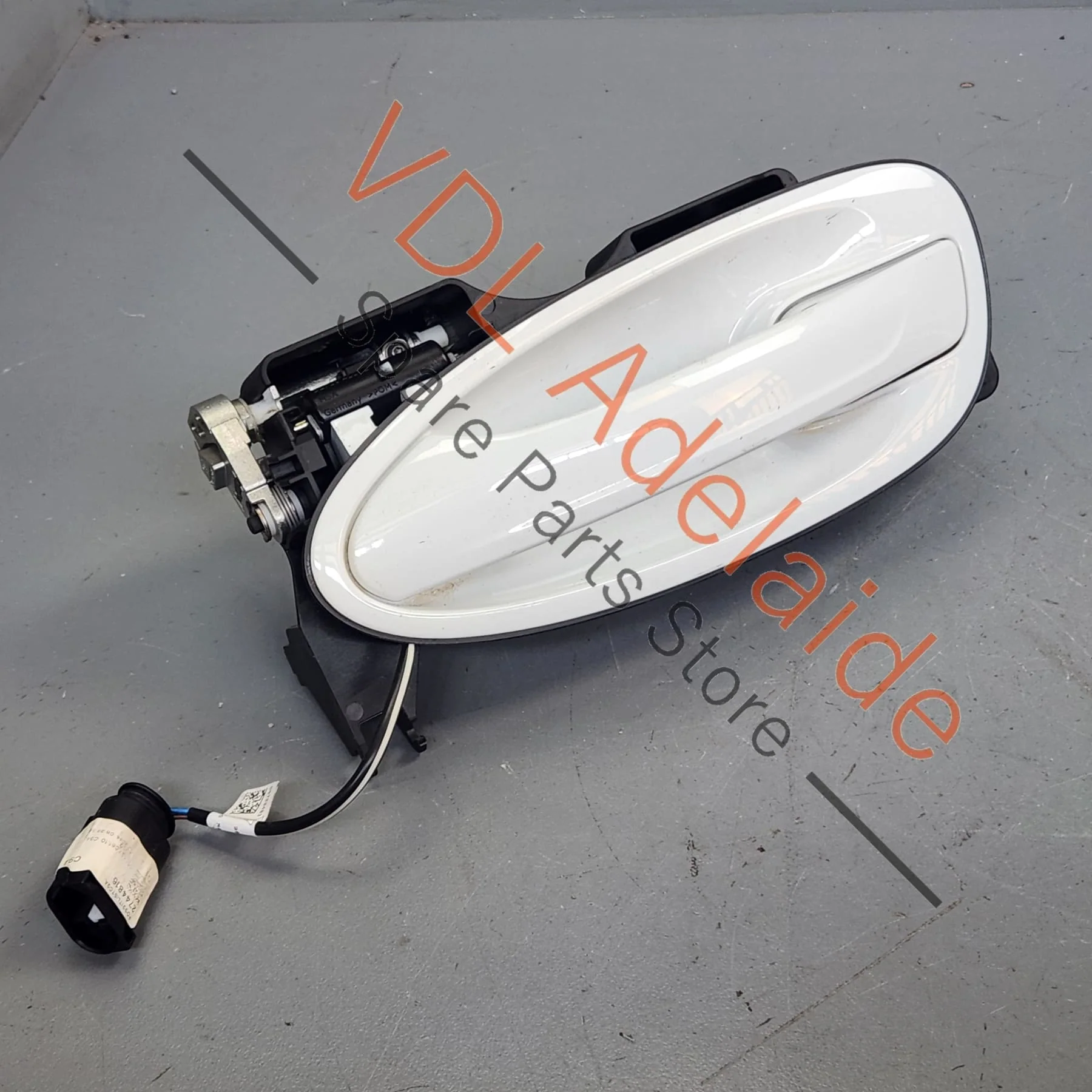 Porsche 911 991.1 Left Side Exterior Door Handle Assembly for RHD 99153761302 99153764505 99153706305