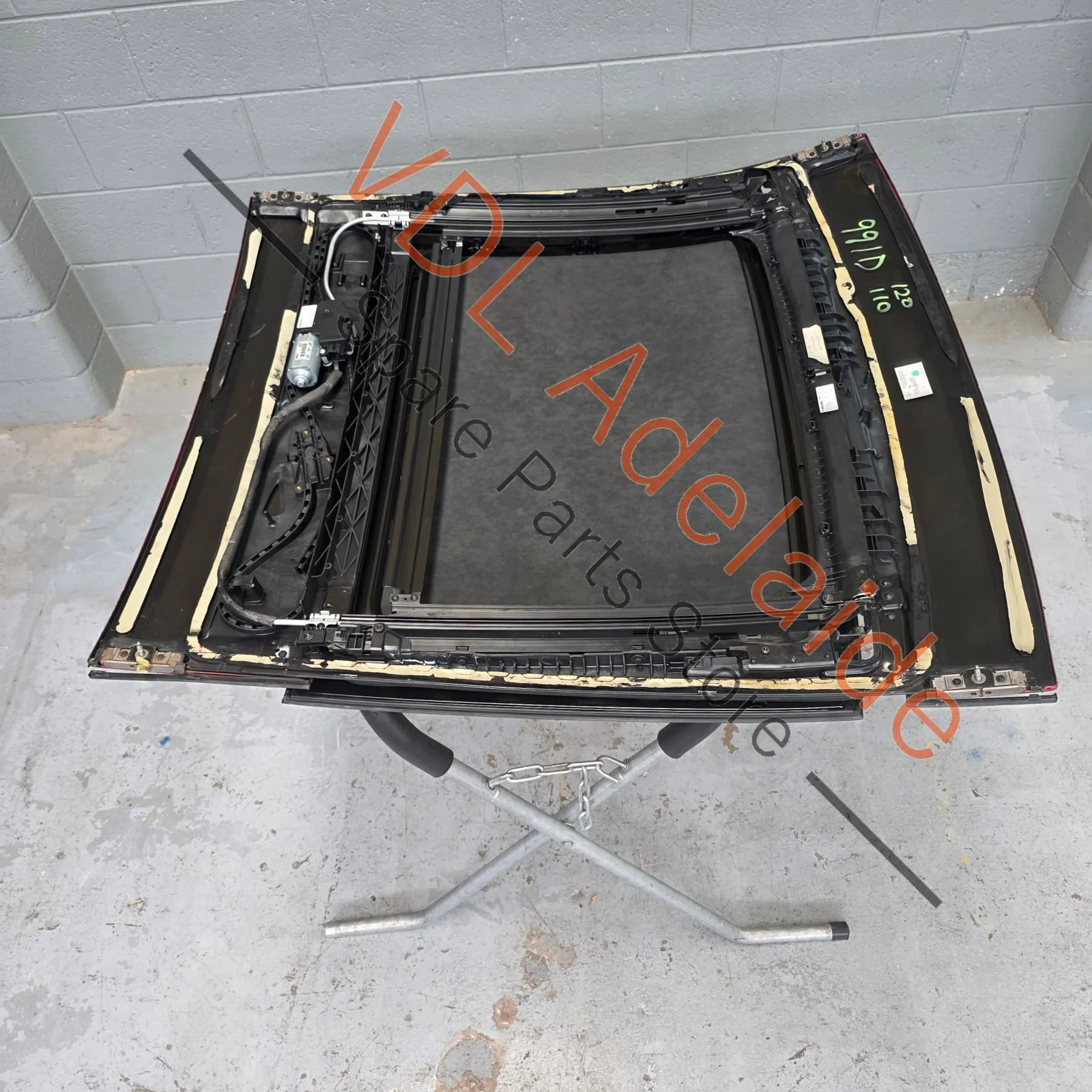 Porsche 911 991 Sliding Roof with Frame & Trims - Image 7