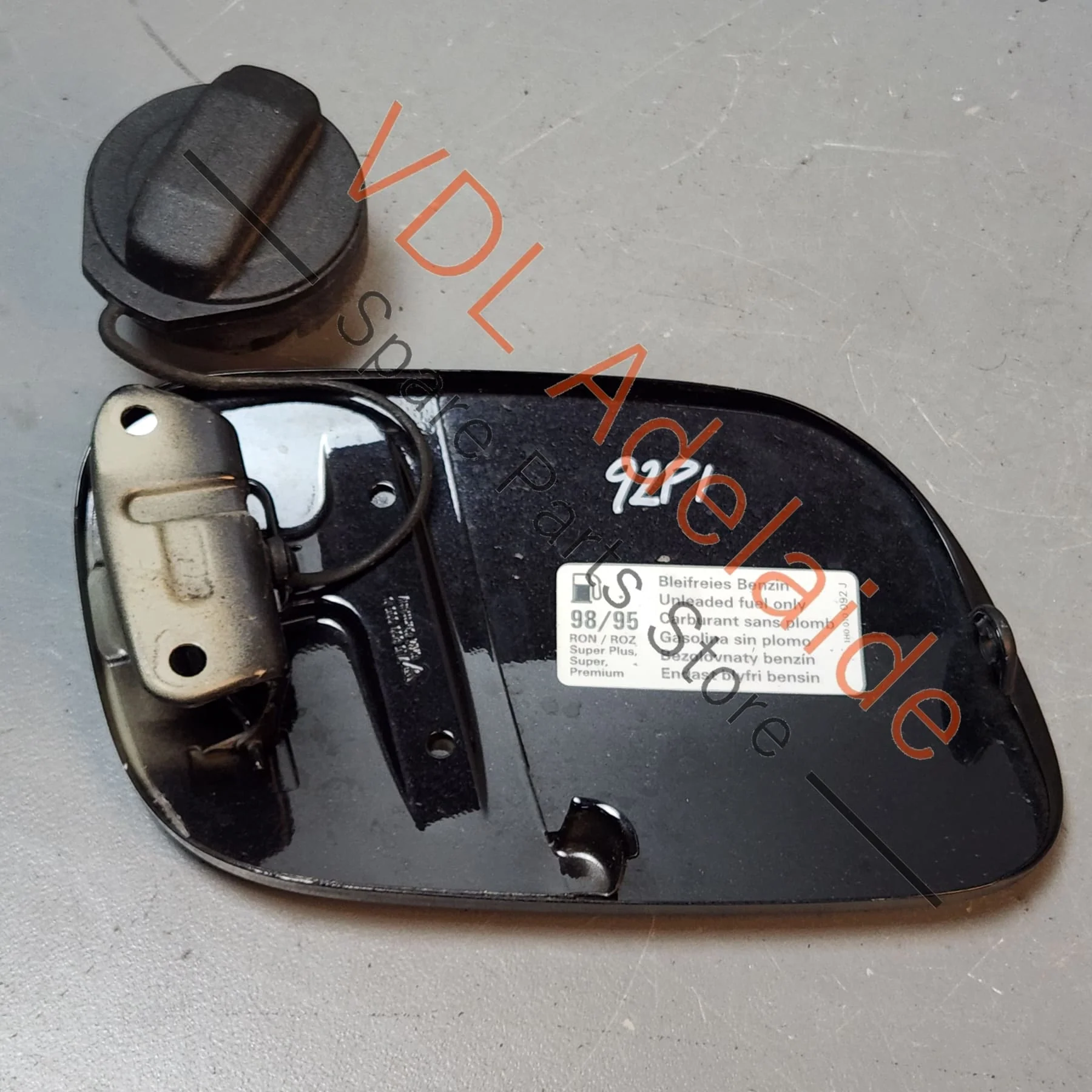 Porsche Cayenne 9PA 955 957 Fuel Filler Door Flap 95550413303 - Image 3