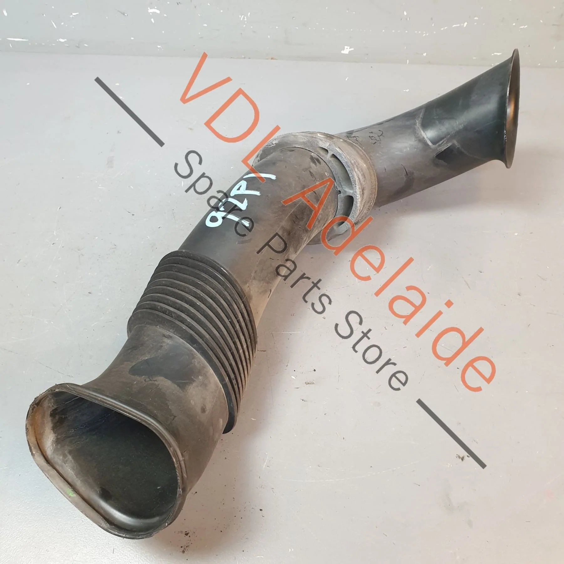 Porsche Left Side Air Intake Duct Pipe Tube Hose 7L5129752 95511010400