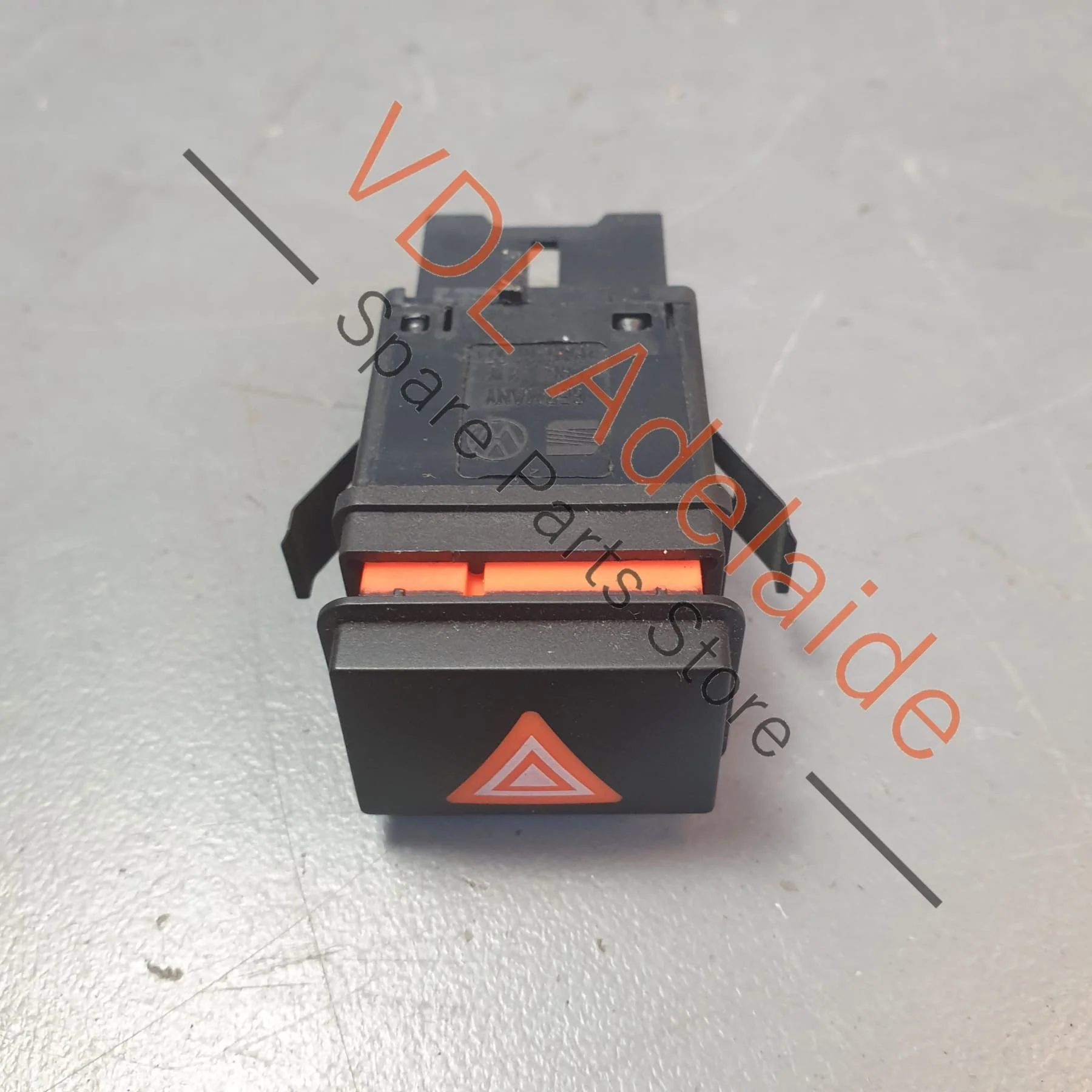Porsche Cayenne 9PA Hazard Switch 7L5953235A 955613254006N3 - Image 2