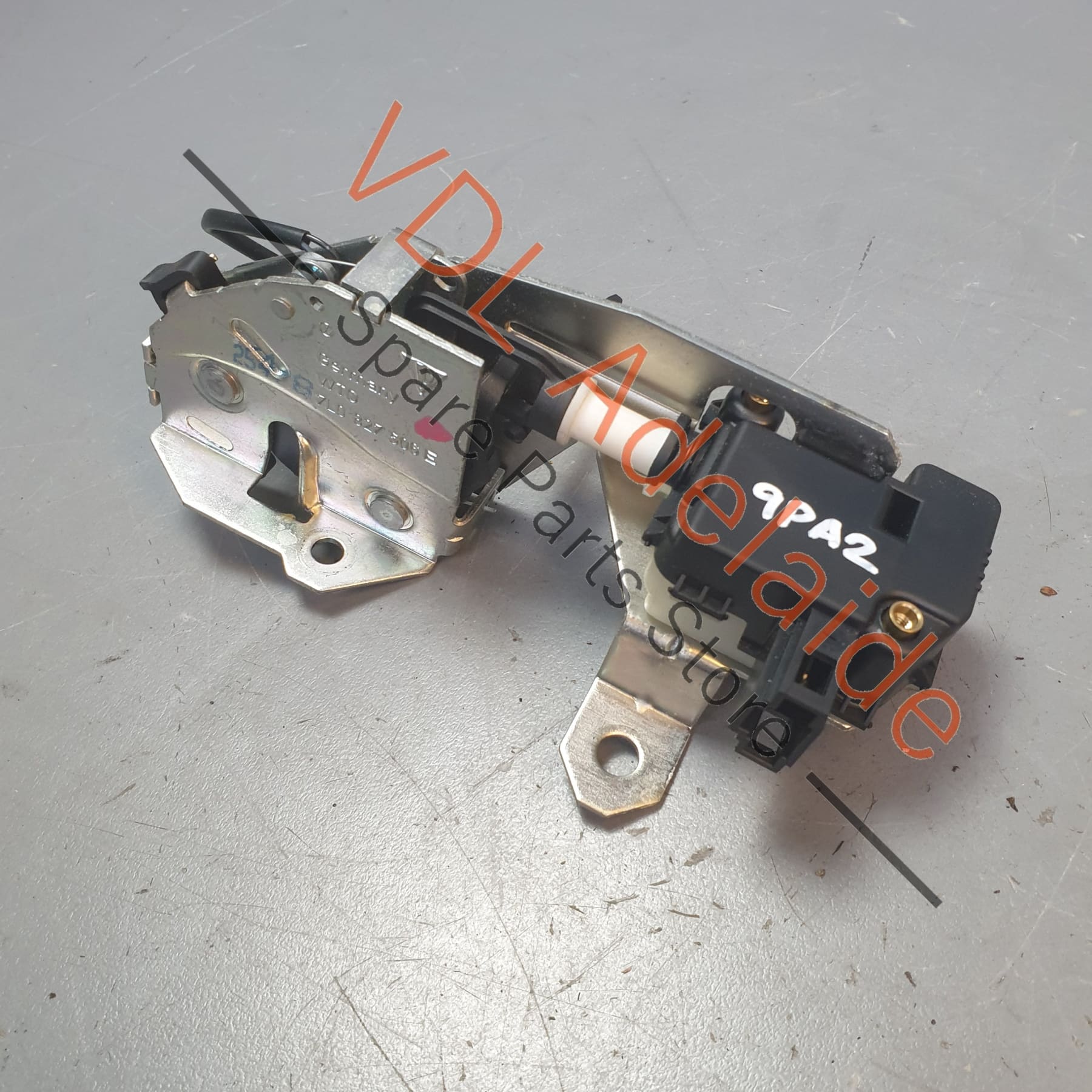 Porsche Cayenne Touareg Rear Boot Window Latch Catch 7L0827506E