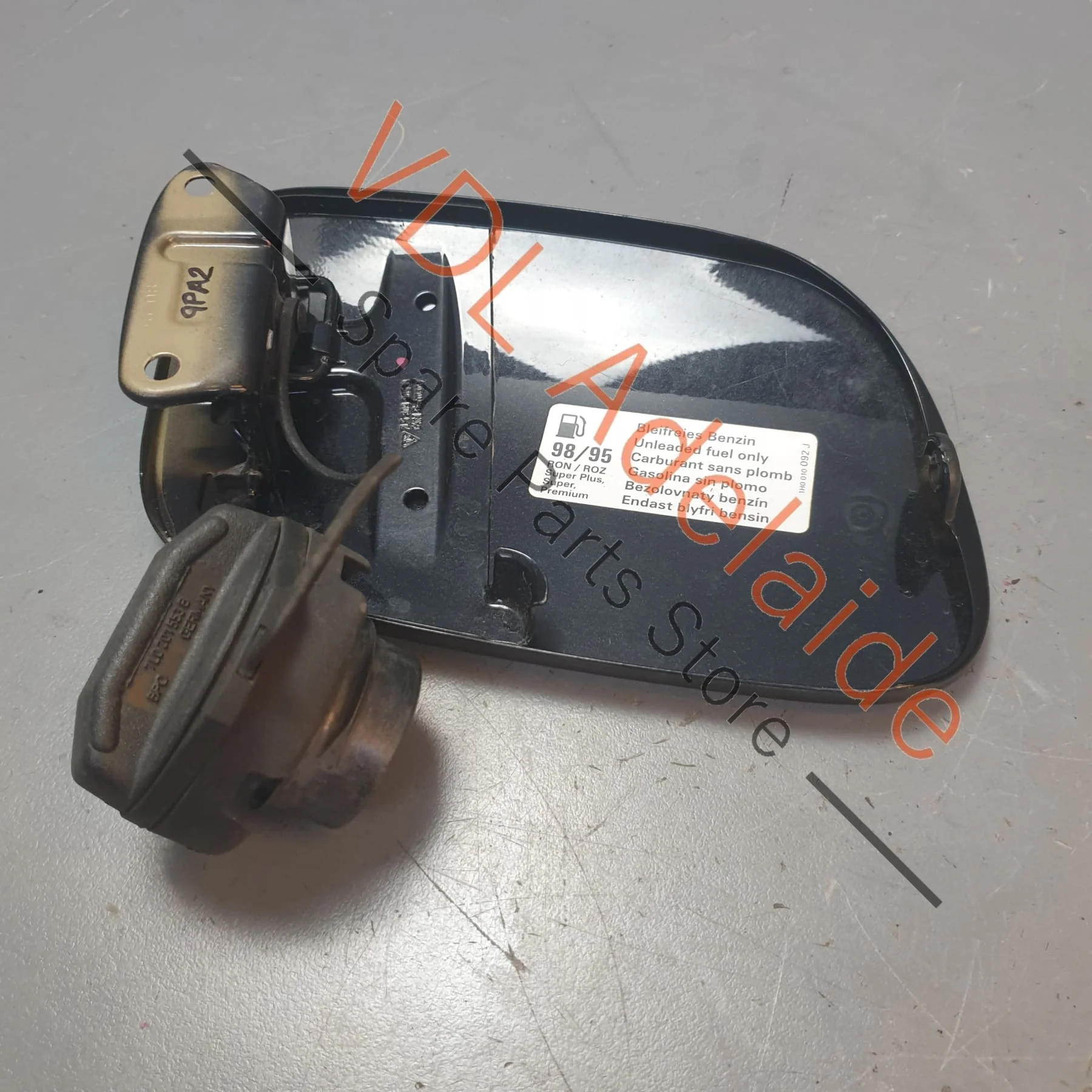 Porsche Cayenne 9PA 955 957 Fuel Filler Door Flap 95550413303 7L5809905D - Image 2