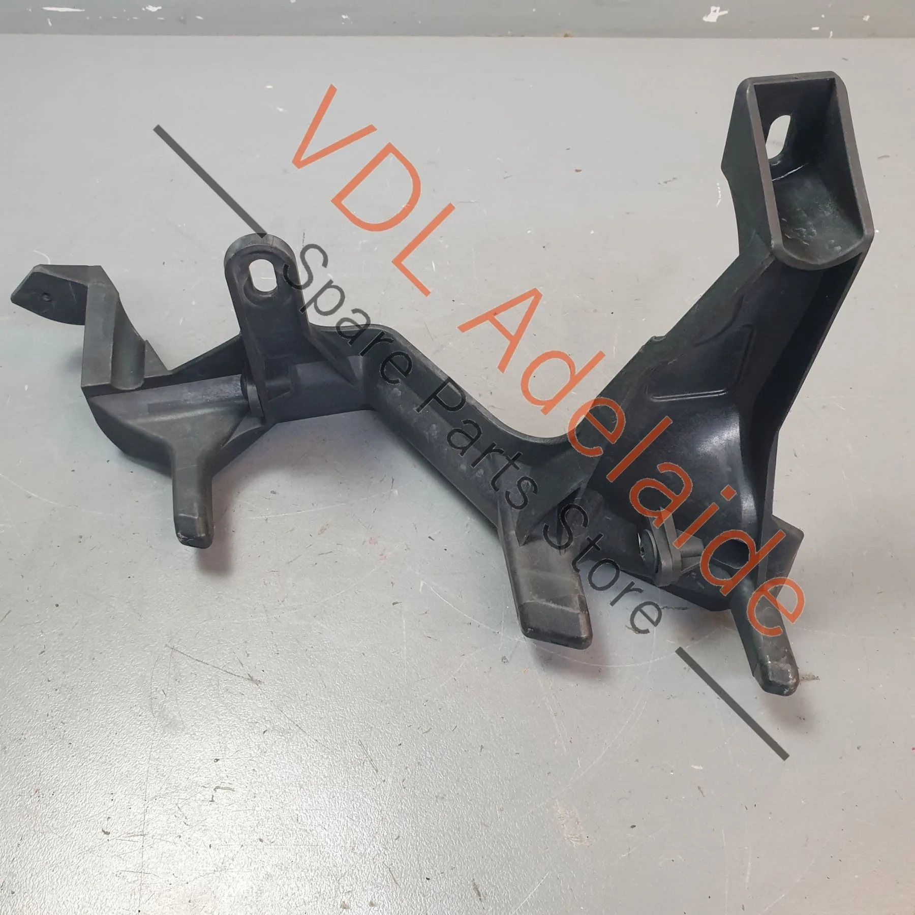 OEM Porsche Cayenne 9PA 955 957 Front Left Bumper Guide bracket 95550588900 7L5807889