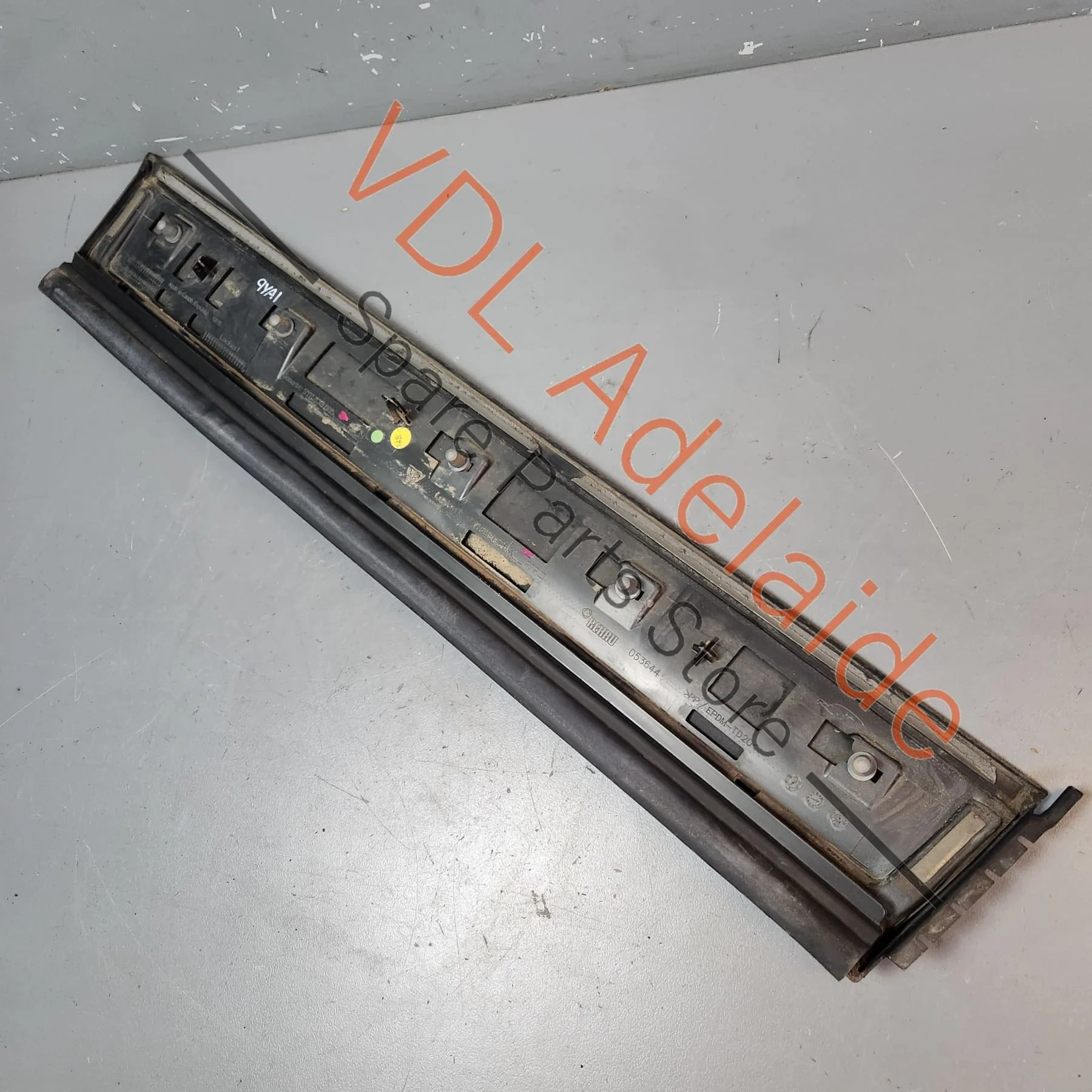 Porsche Cayenne E3 9Y Rear Left Door Exterior Molding Trim 9Y0839095Y - Image 6