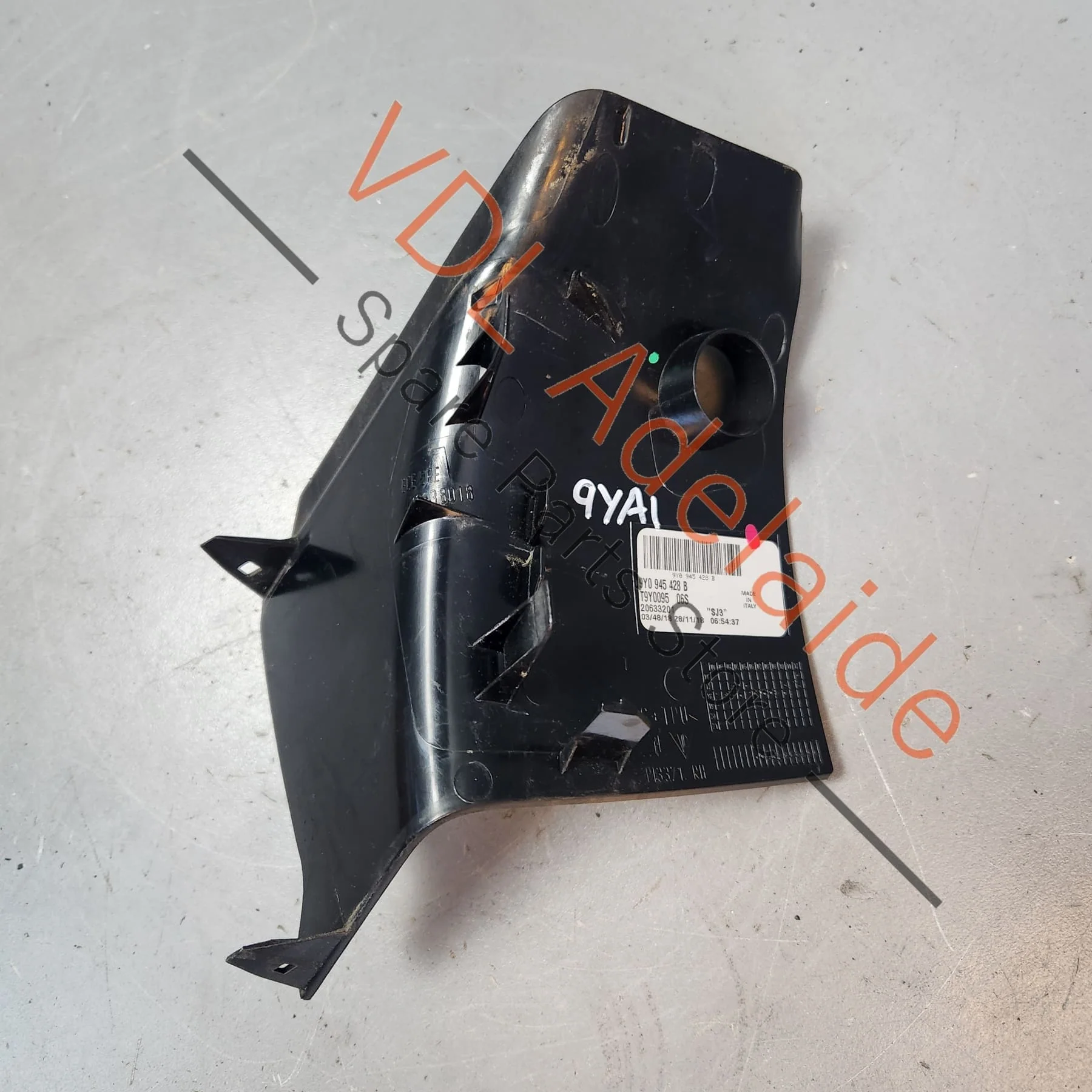 Porsche Cayenne E3 9Y Rear Right Tail Light Trim 9Y0945428B - Image 5