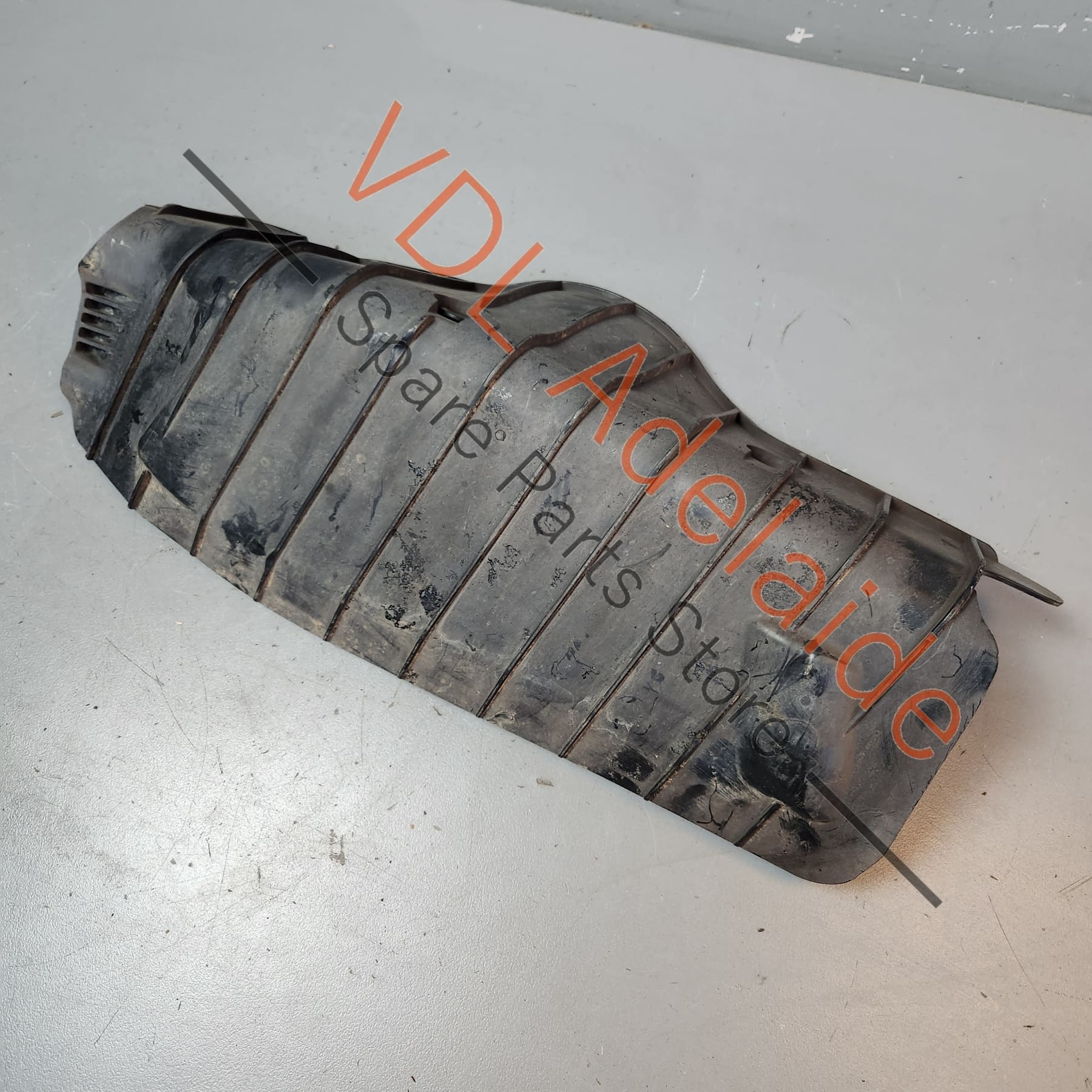 Porsche Cayenne E3 9Y Rear Suspension Plastic Air Guide Shield Left 4M0505415 - Image 2