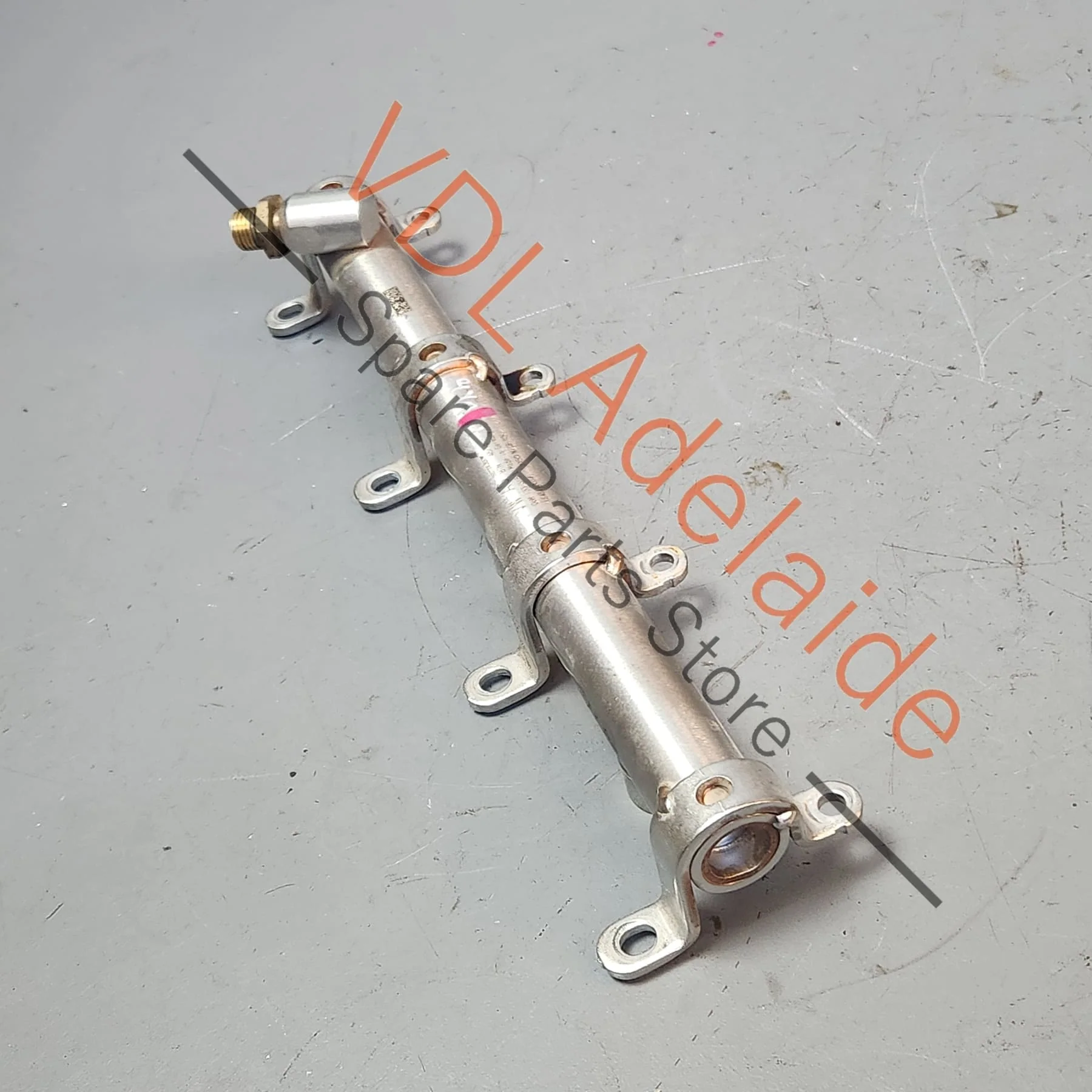 Audi RS5 Porsche Cayenne Fuel Rail Left 9A713331610 06M133315L