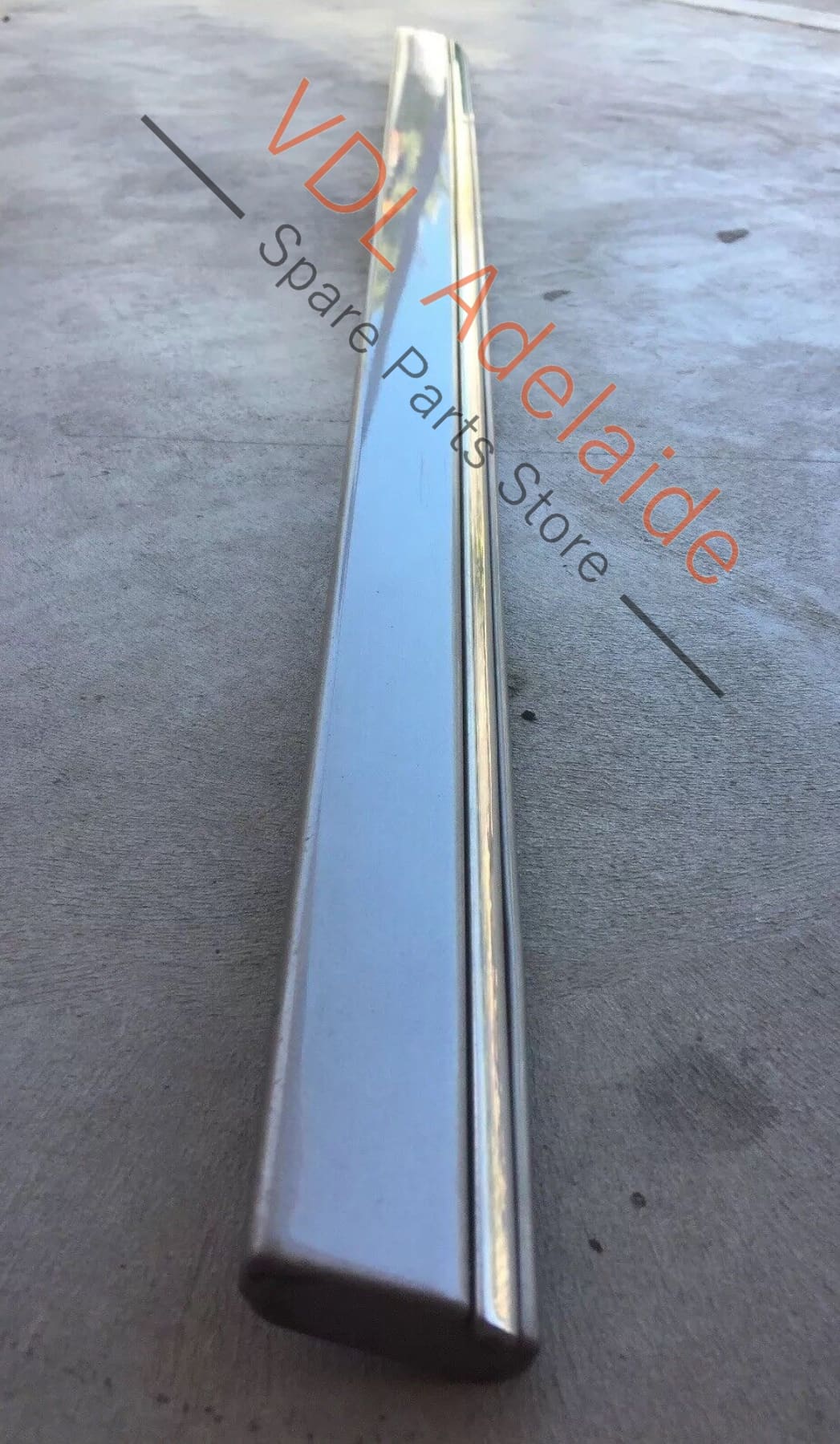 Mercedes W211 E-Class Door Moulding Front Right Cubanite Silver A2116902062 SLE - Image 2