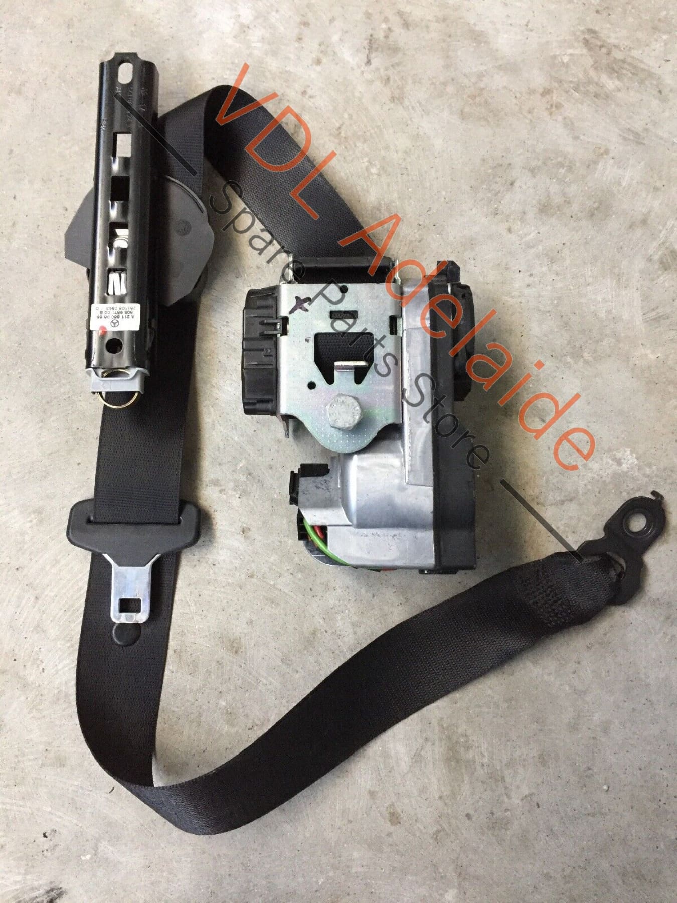 Mercedes Benz W164 ML-Class Front Left Seatbelt Seat Belt A2518608985 - Image 2