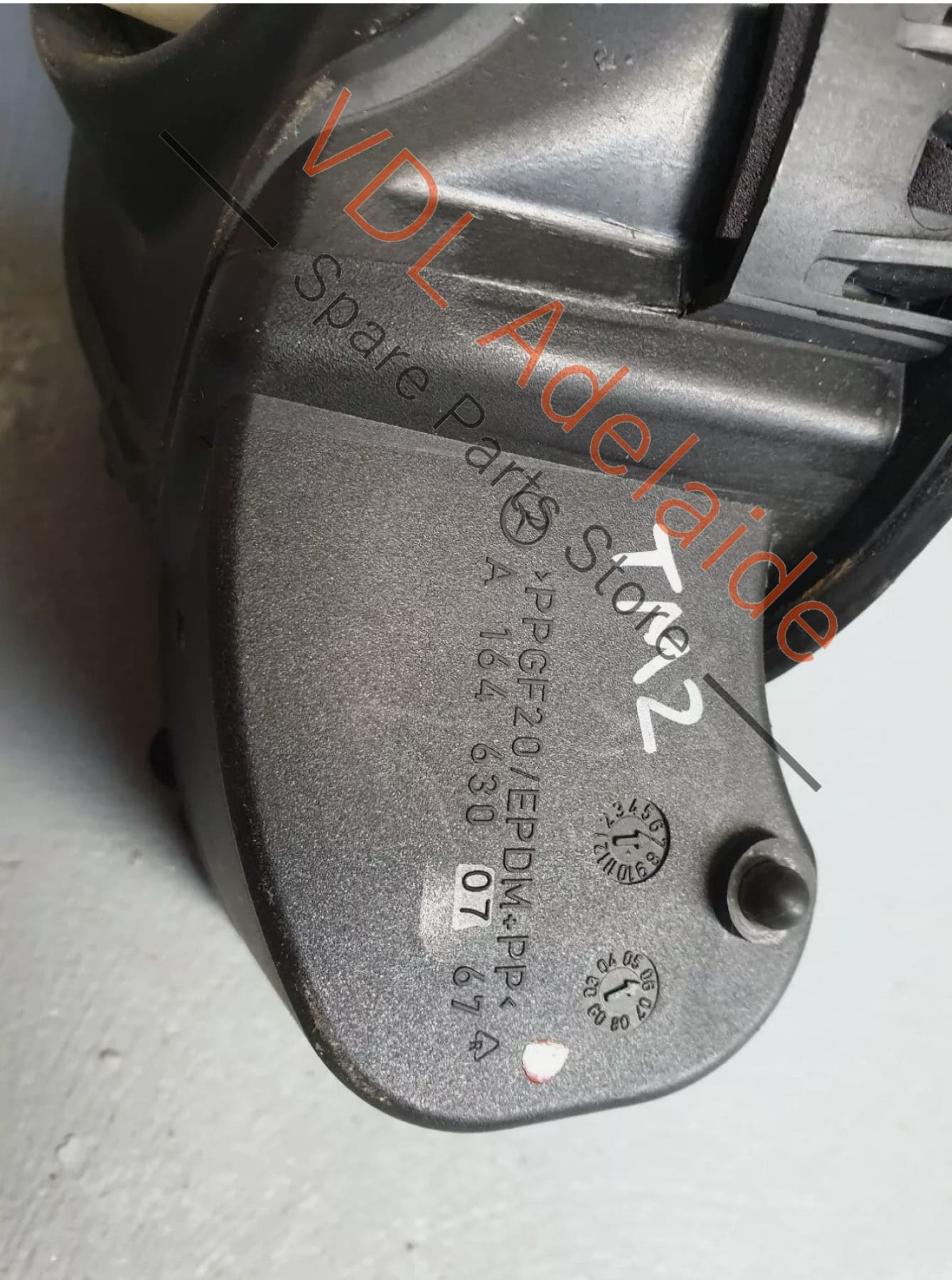 Mercedes Benz W164 ML Fuel Tank Cap Door Flap Iridium Silver A1646300767 - Image 5
