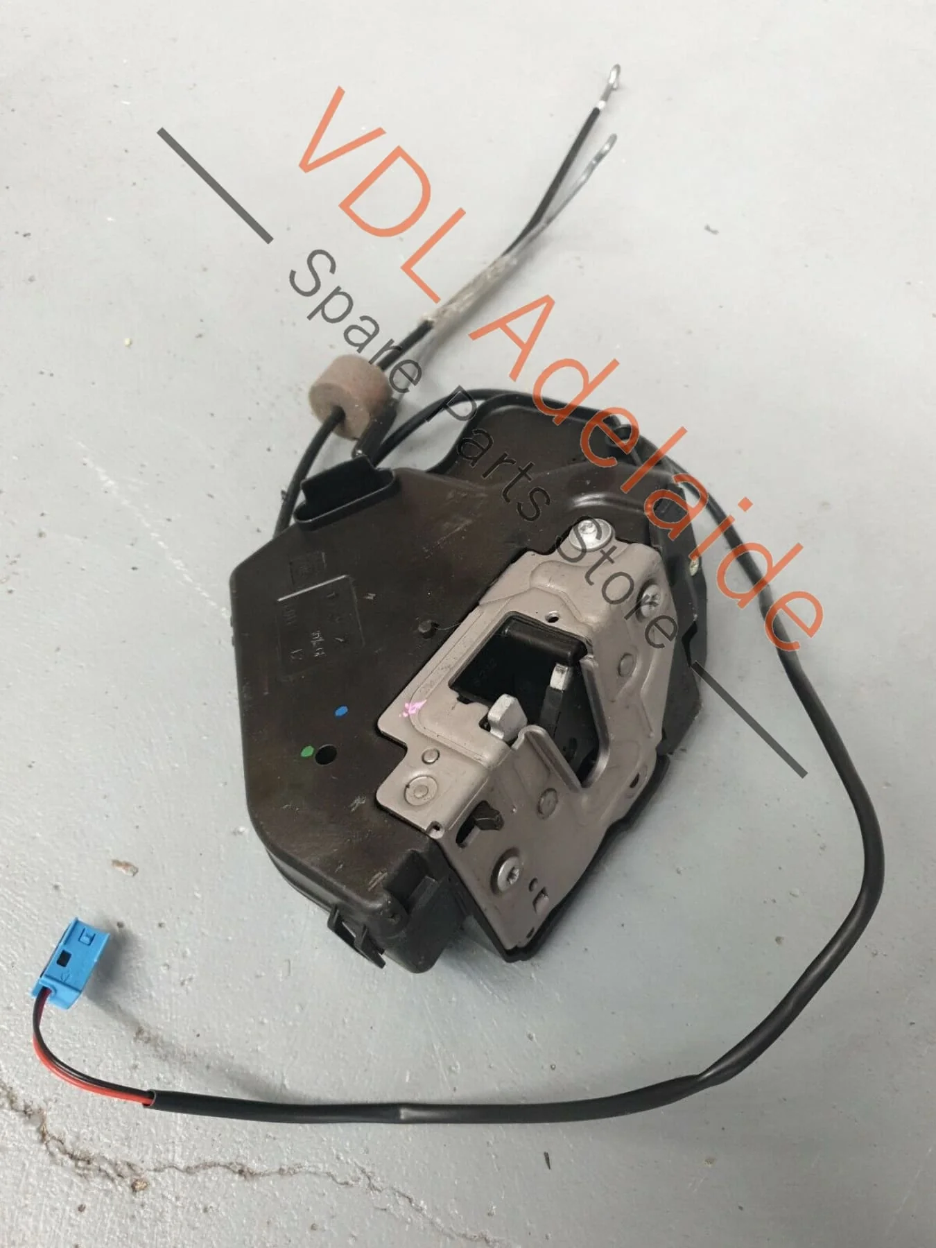 Mercedes Benz W219 C219 CLS Class Left Rear Door Lock Mechanism Actuator 2197300135 A2197300135