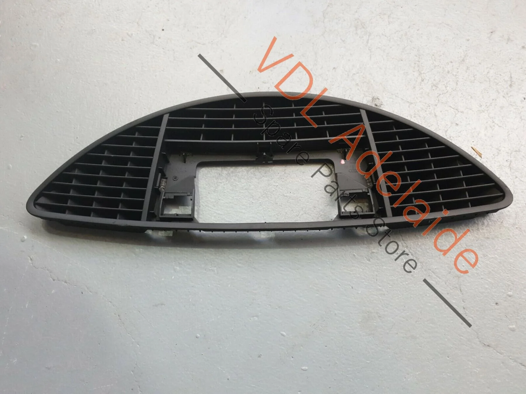 Audi TT TTS TTRS Mk2 8J Dash Centre Upper Air Vent Trim 8J0819635 - Image 6