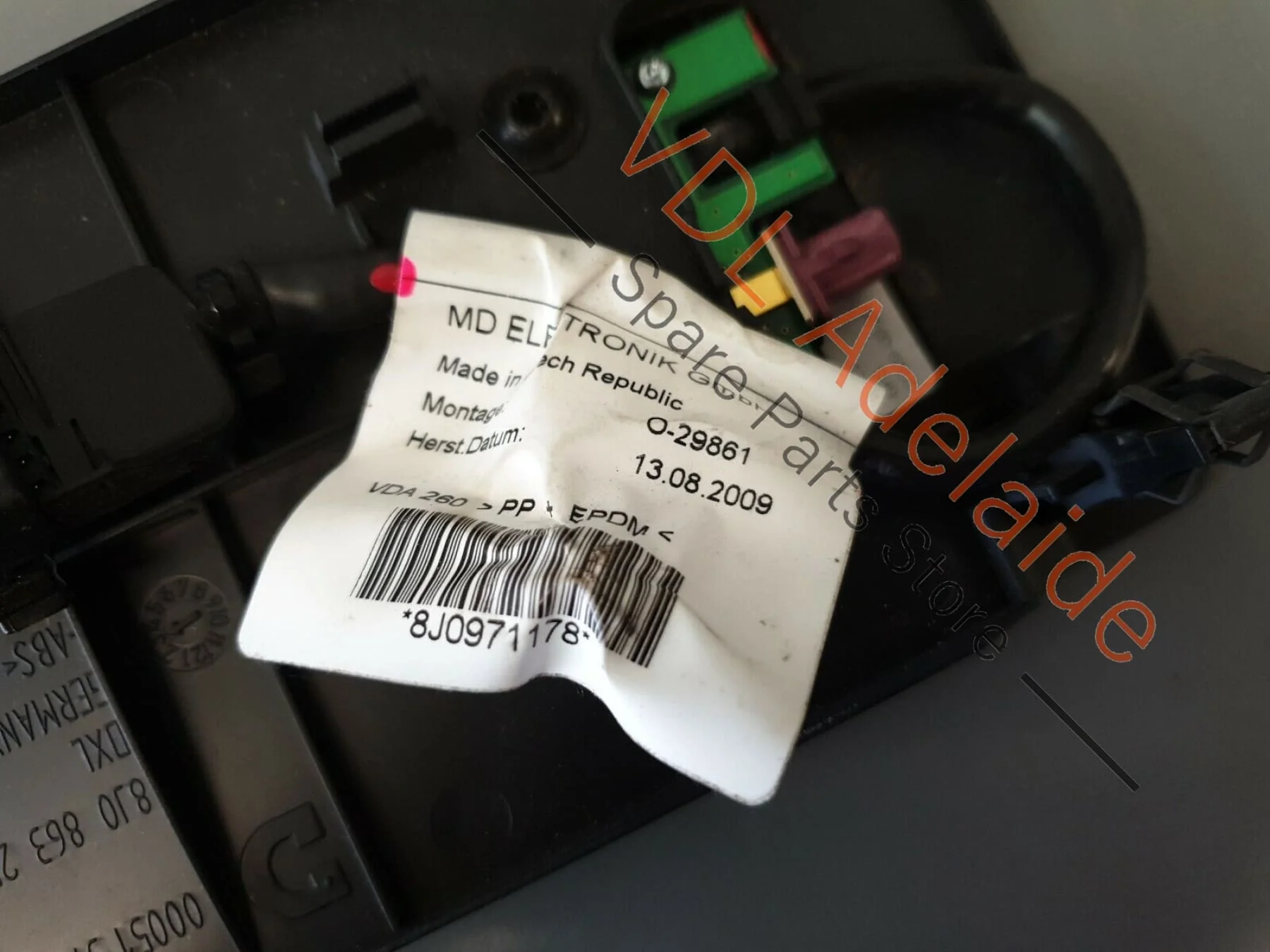 Audi TT RS Mk2 8J Centre Console Phone Dock Charge Unit 8J0863274C - Image 5