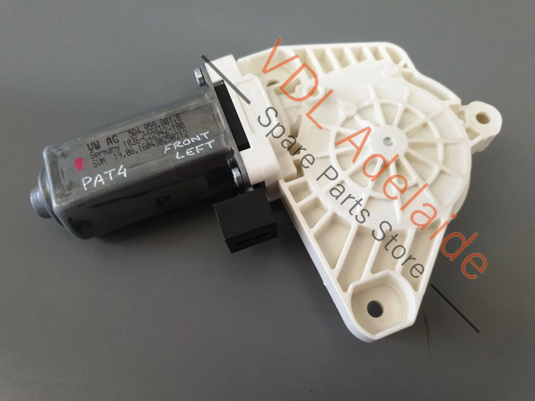 VW Passat B8 3G Front Left Window Regulator Motor 4K0959801 PAT4