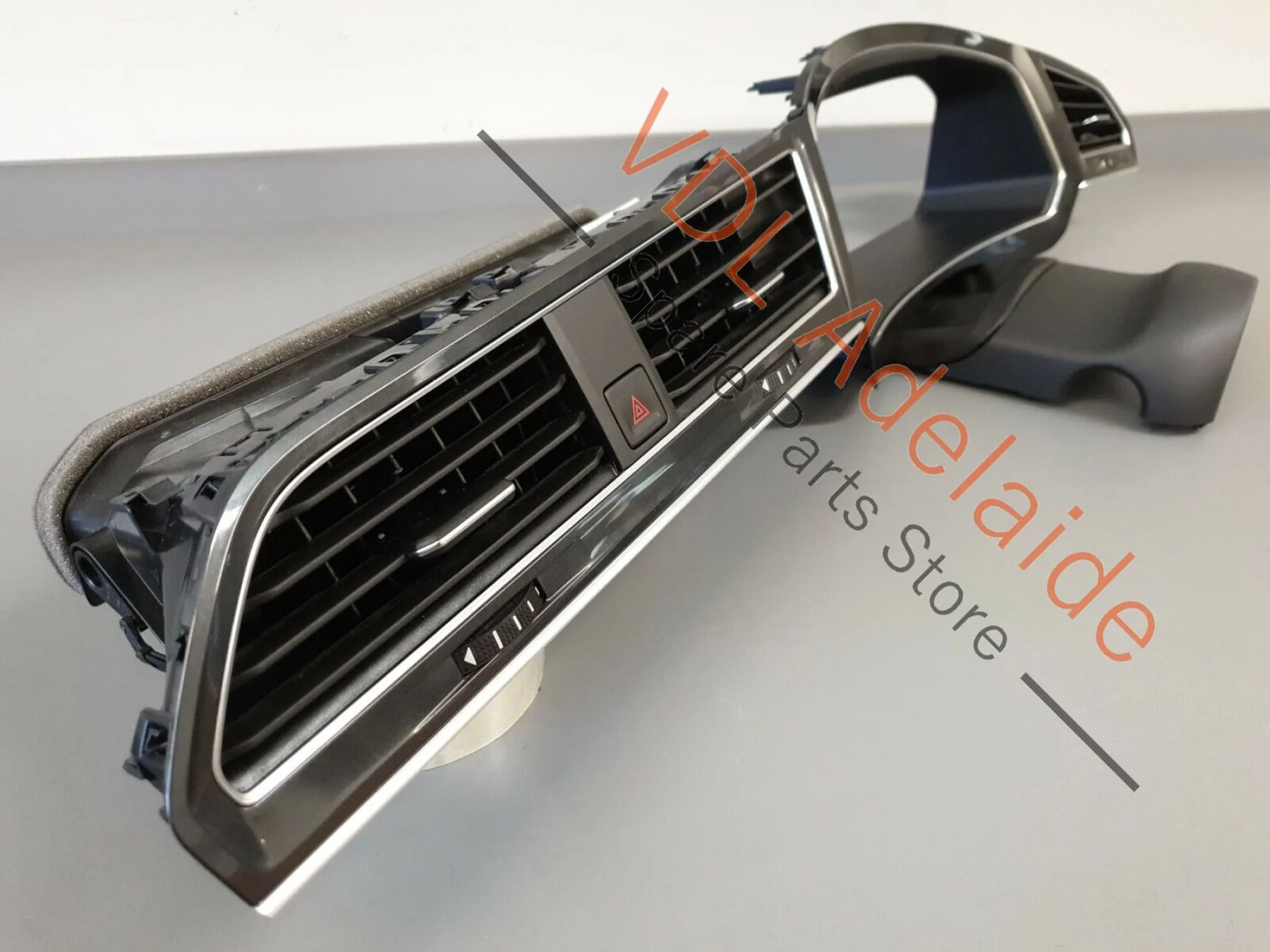 VW Tiguan R Mk2 5NA Allspace RHD Dash Trim Panel with Air Vents 5NM858019 JES3 - Image 4