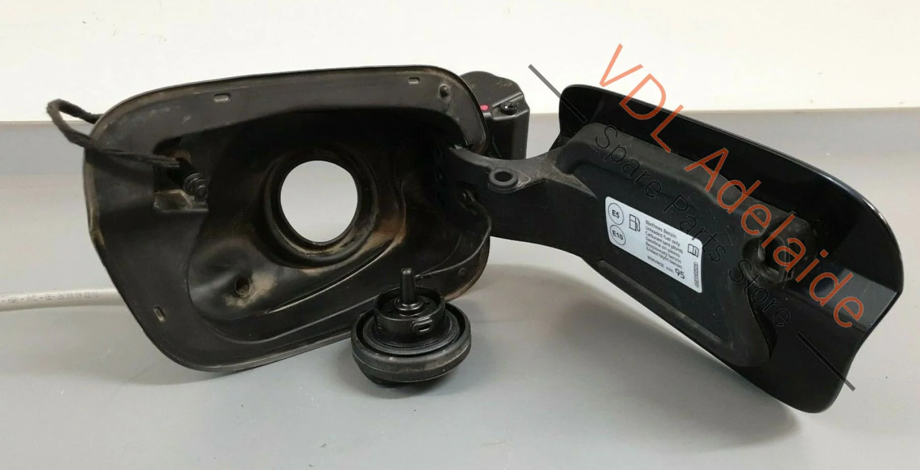 VW Tiguan R Mk2 5NA Allspace Fuel Filler Flap Door 5NN809857B JES3 - Image 2