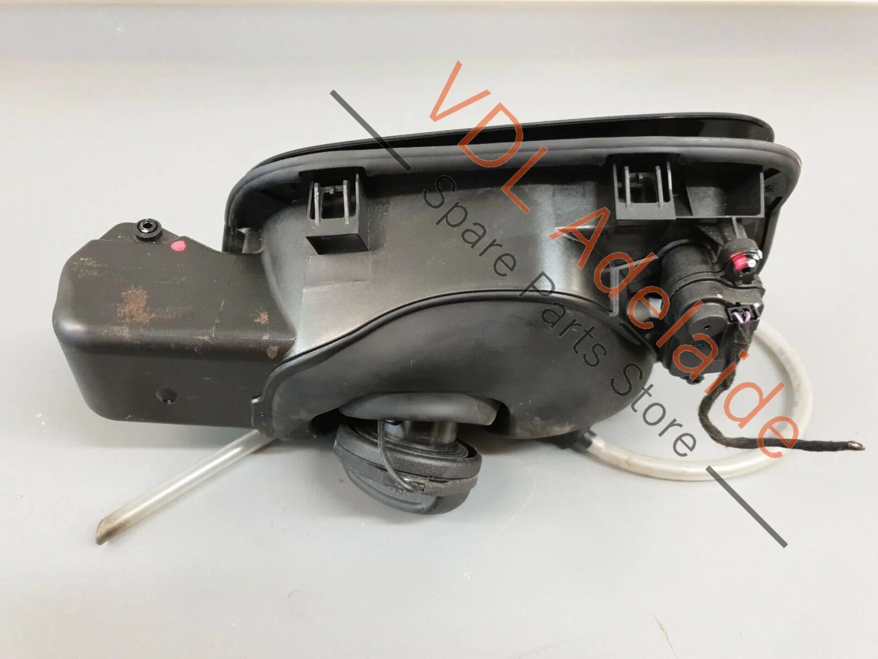 VW Tiguan R Mk2 5NA Allspace Fuel Filler Flap Door 5NN809857B JES3 - Image 5